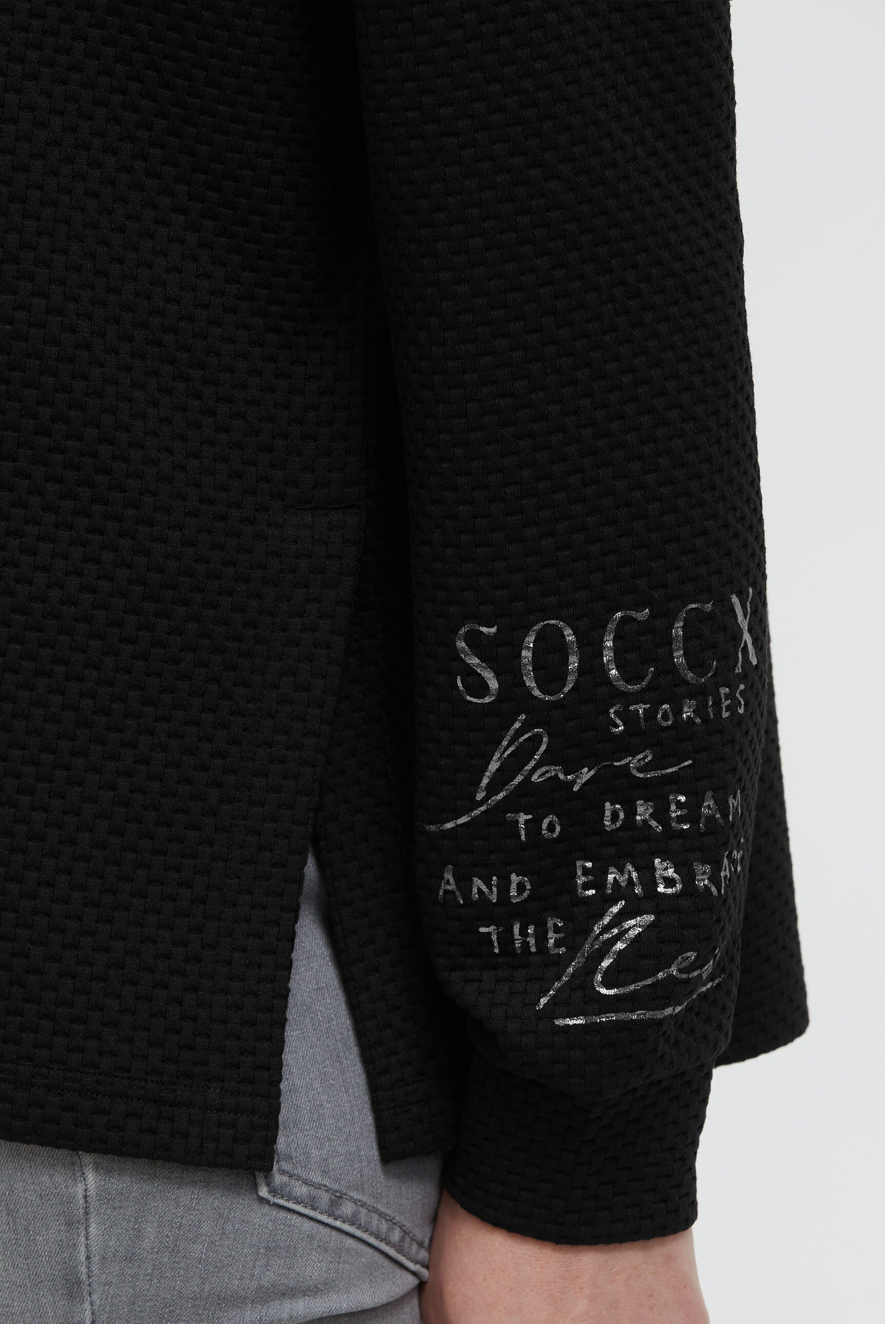 Bluza z kapturem z fakturą i rozcięciami po bokach - 6