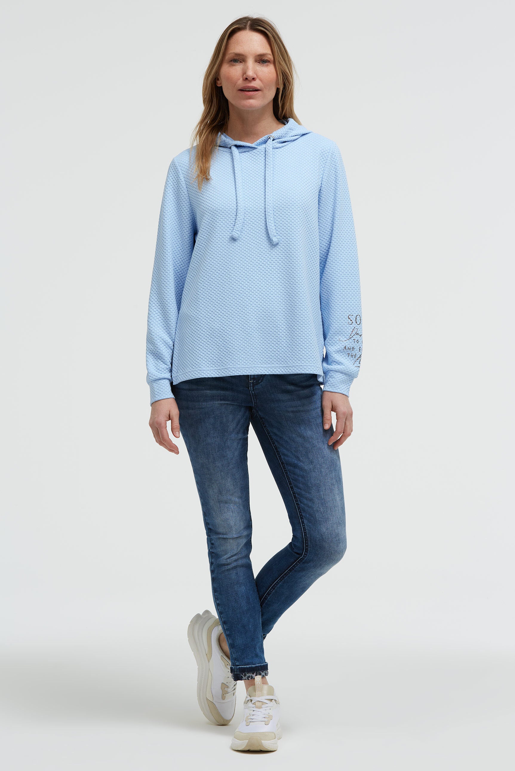 Bluza z kapturem z fakturą i rozcięciami po bokach - 3