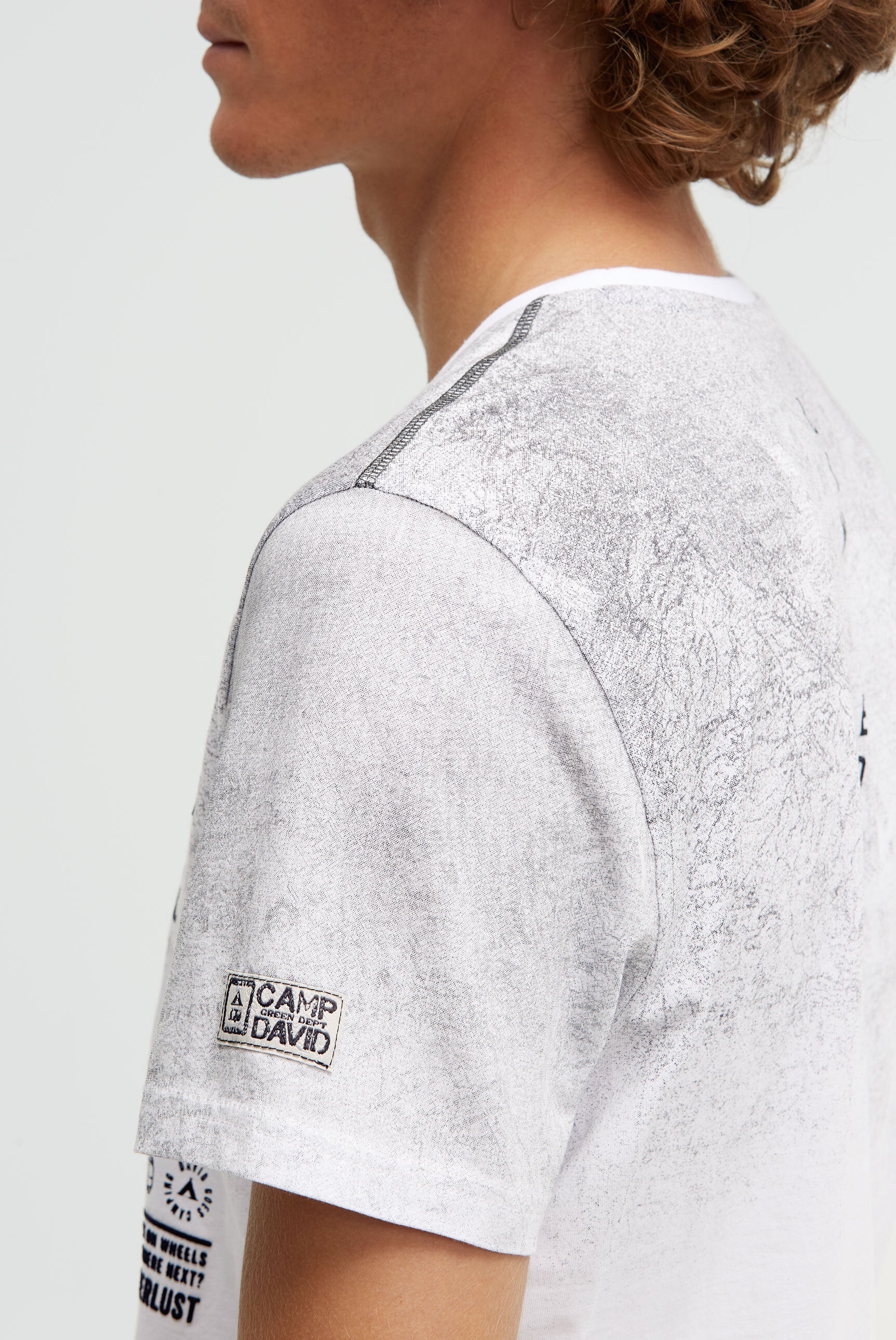 T-shirt z grafiką z logo - 7