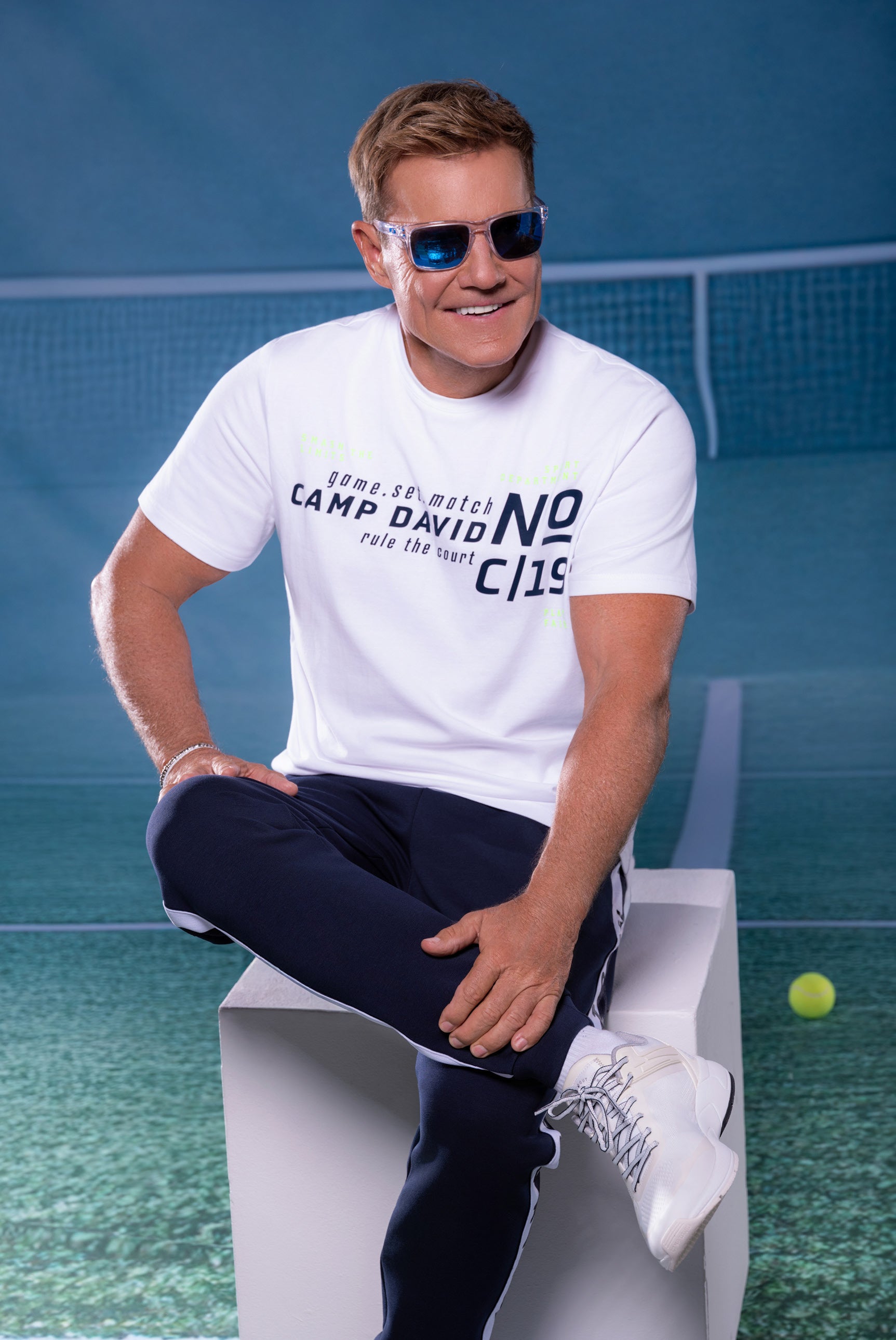 T-Shirt mit Logo Artwork white