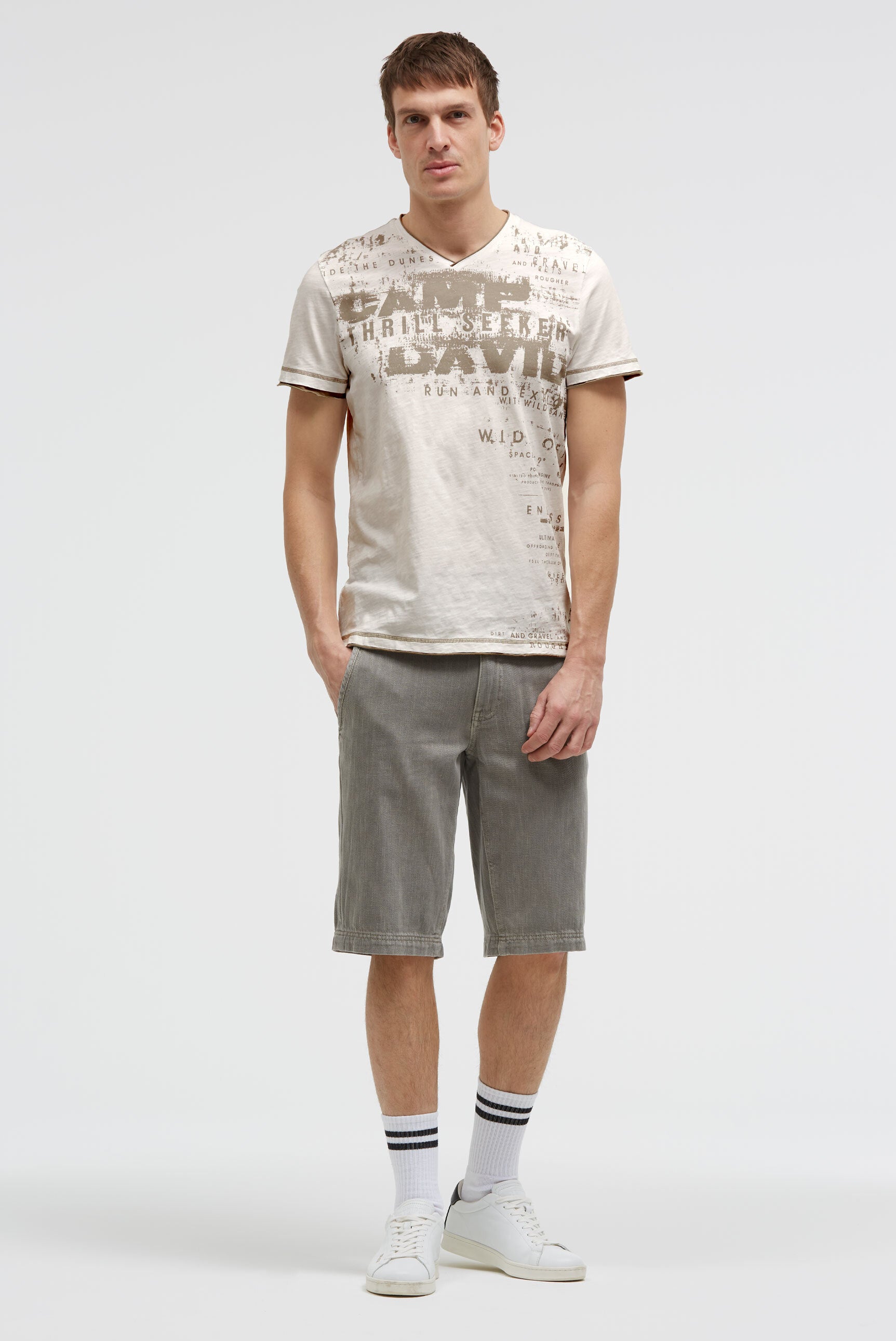 T-Shirt mit V-Neck im Vintage Look ivory