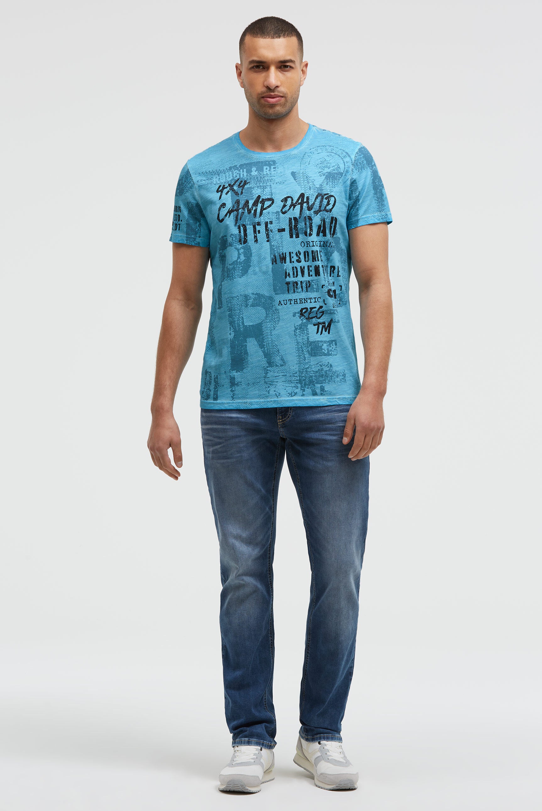 T-shirt z okrągłym dekoltem i nadrukiem na całej powierzchni