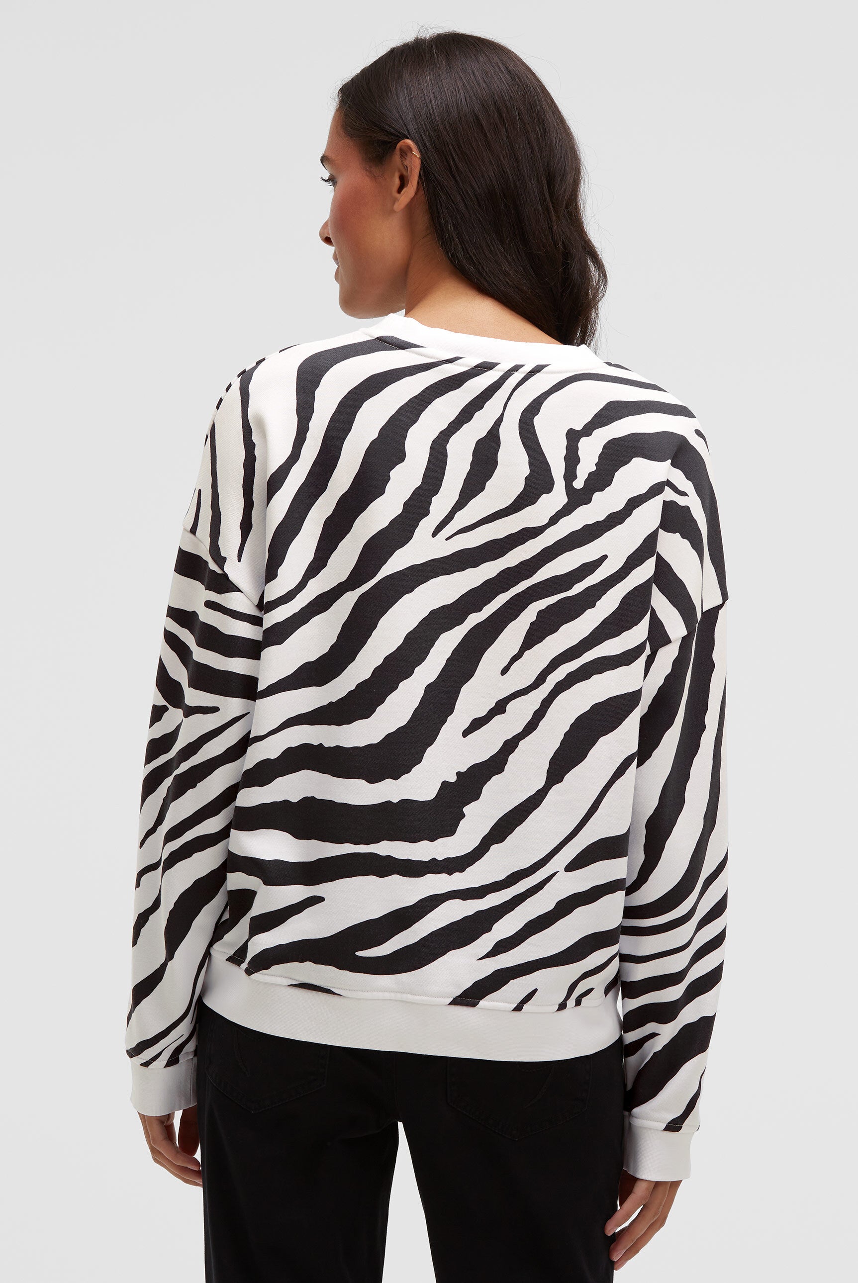 Bluza z nadrukiem w zebrę na całej powierzchni - 5