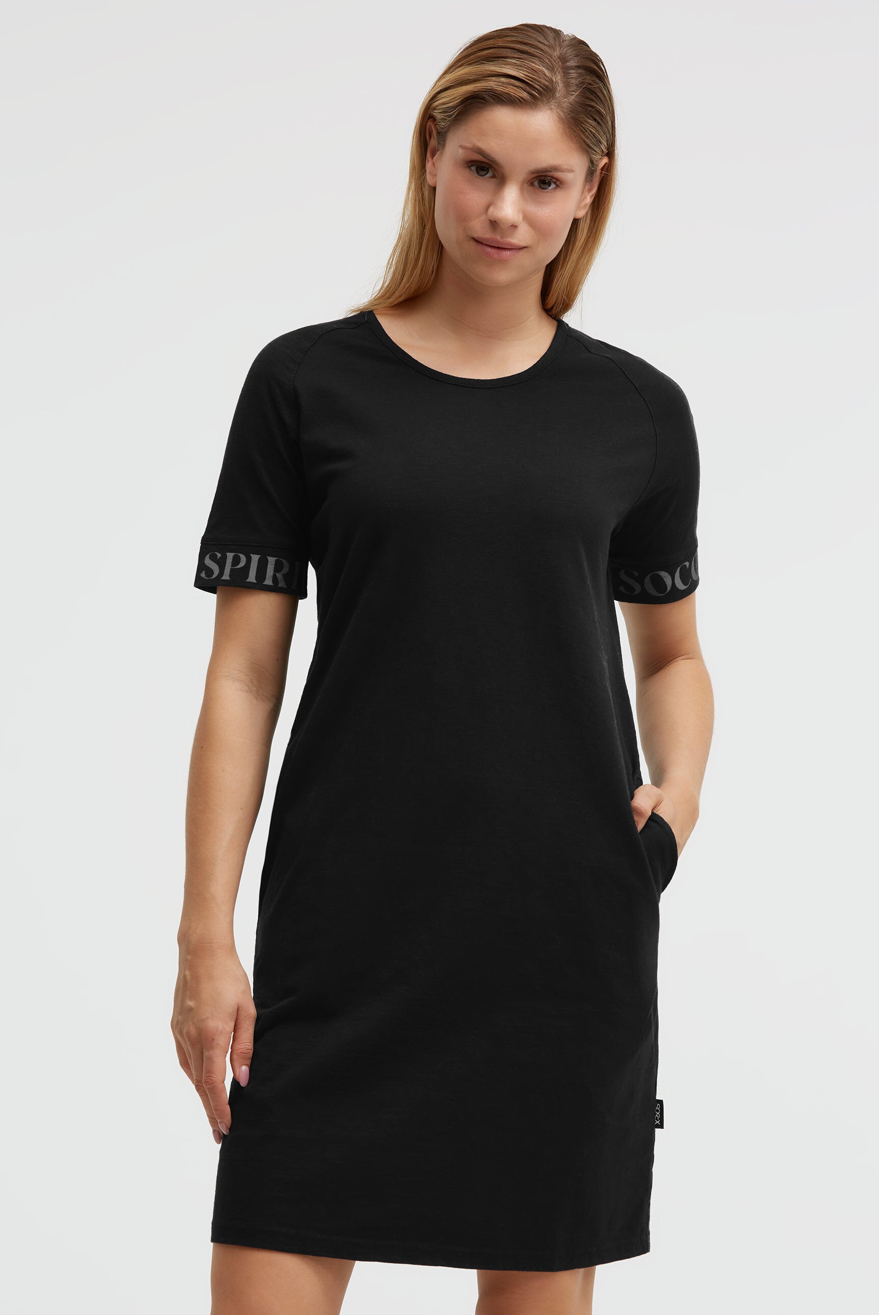 Sukienka z dżerseju z nadrukiem na rękawach