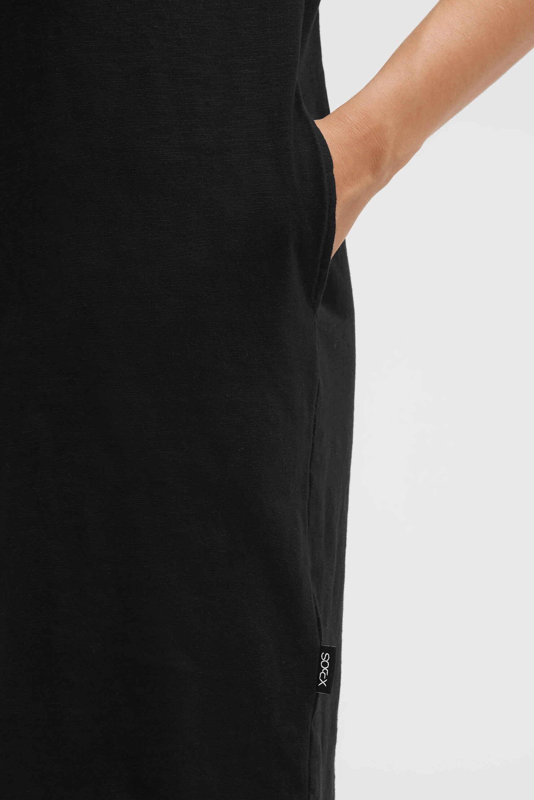 Sukienka z dżerseju z nadrukiem na rękawach
