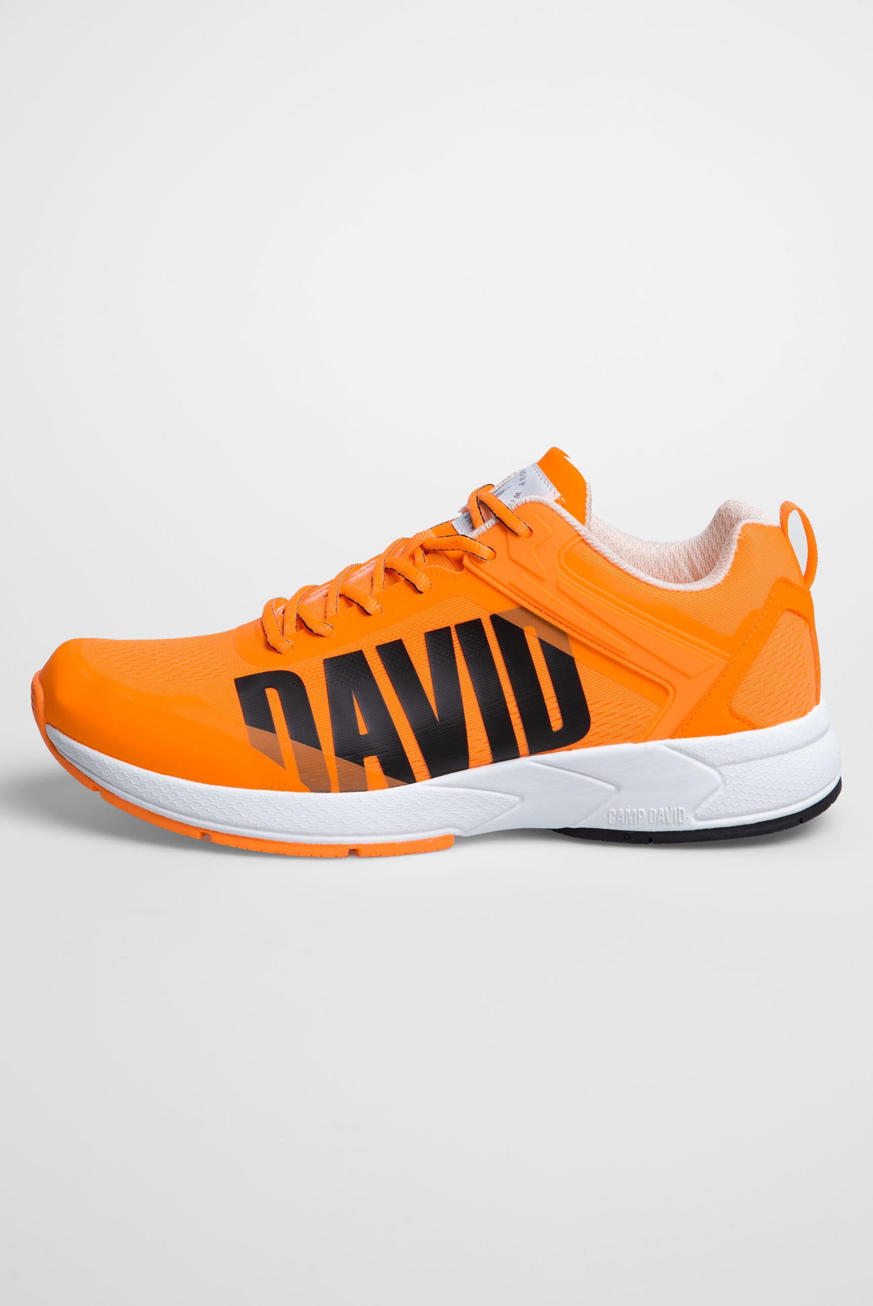 Sneaker im Jacquard-Strick mit Rubber Logo