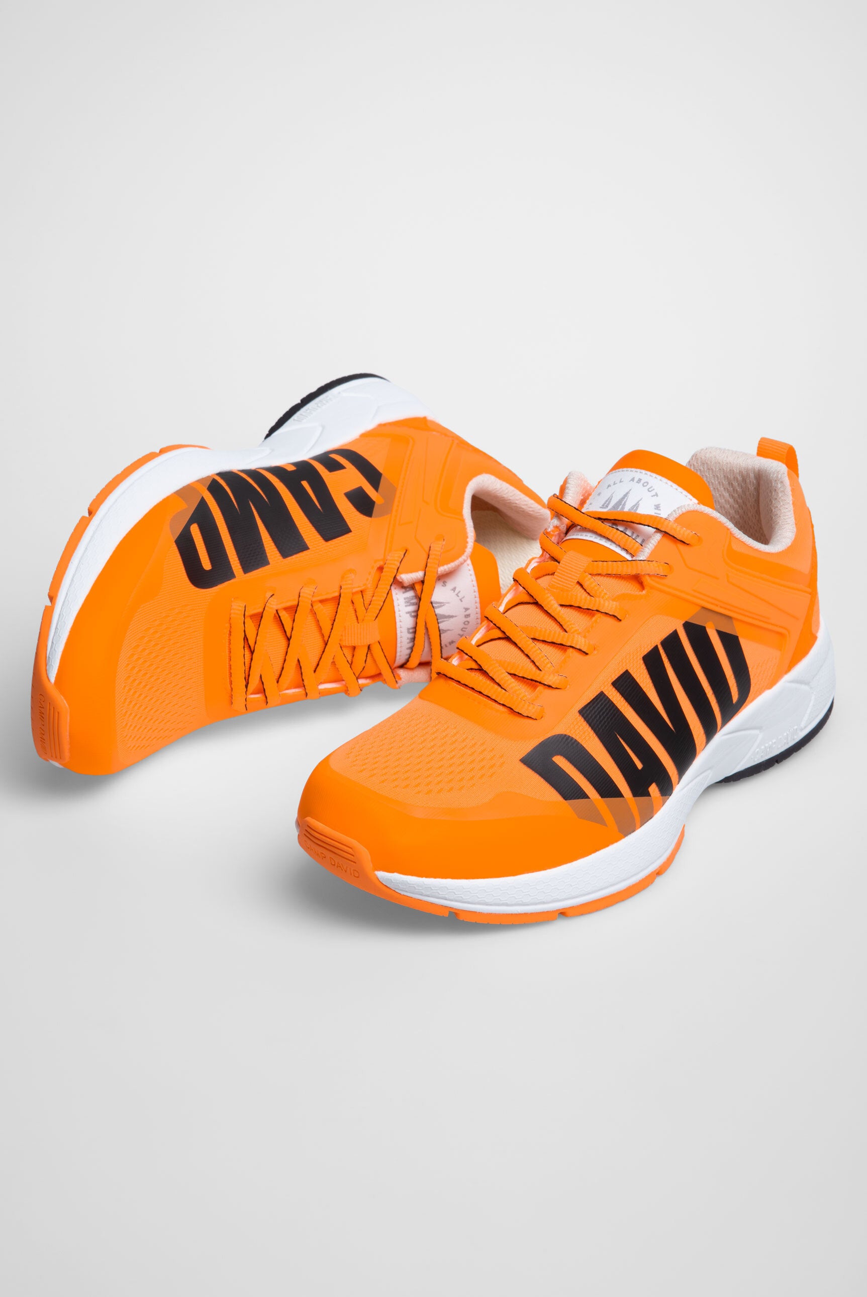 Sneaker im Jacquard-Strick mit Rubber Logo