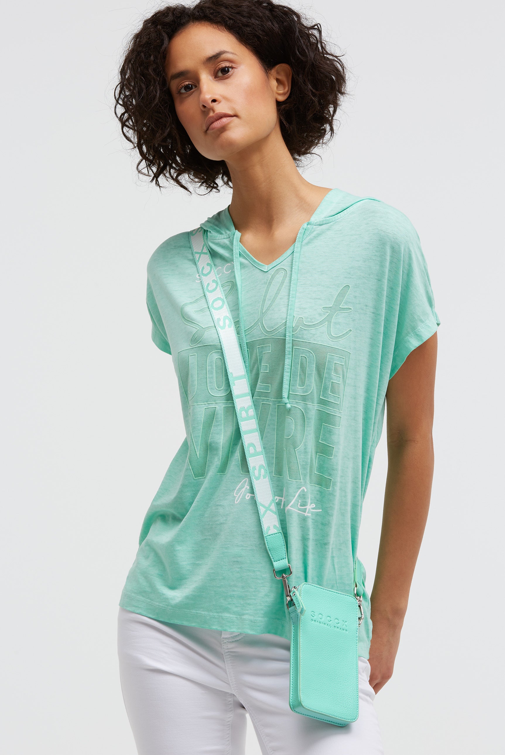 Torebka na telefon z logo i intarsjowanym paskiem parcianym