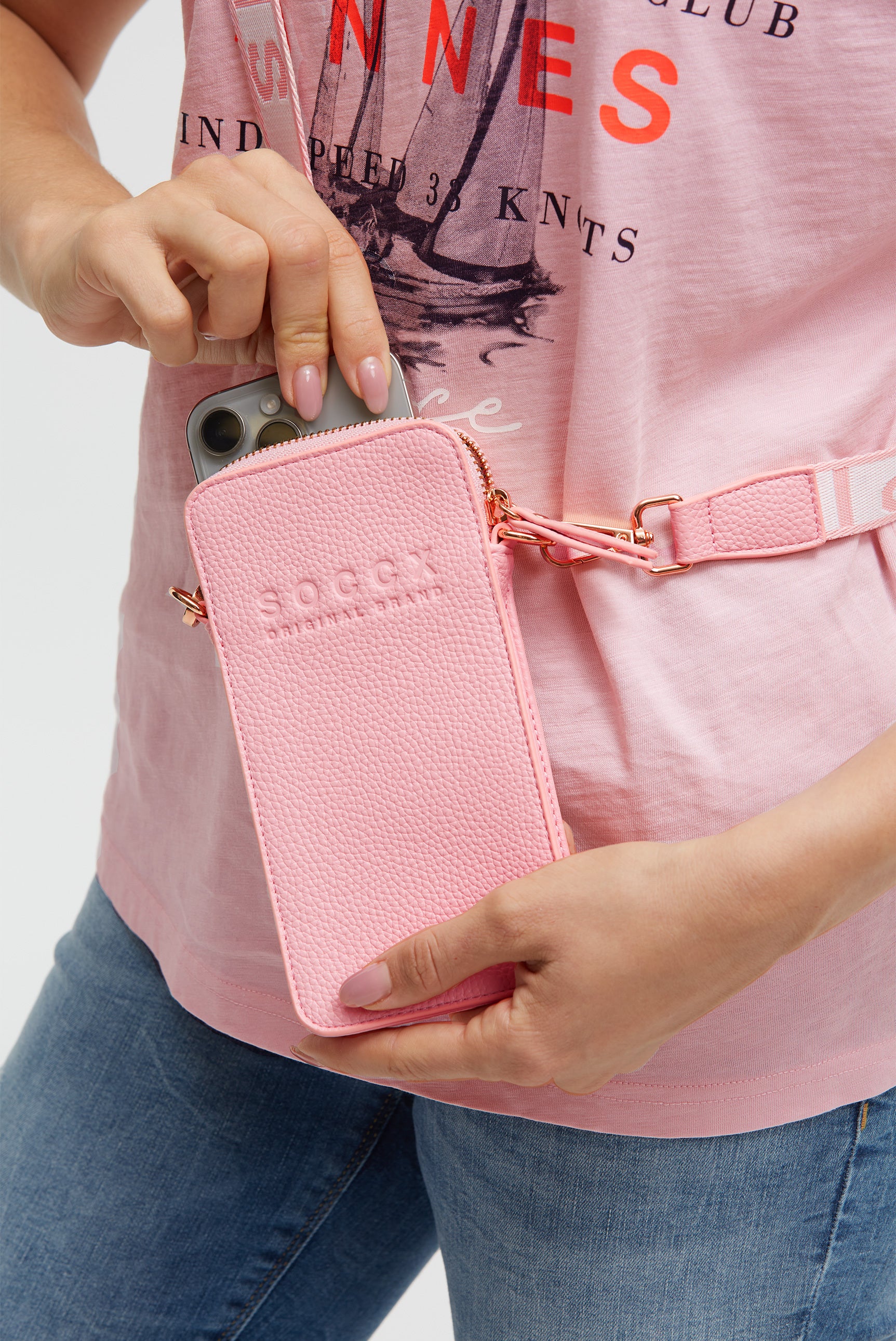 Torebka na telefon z logo i intarsjowanym paskiem parcianym