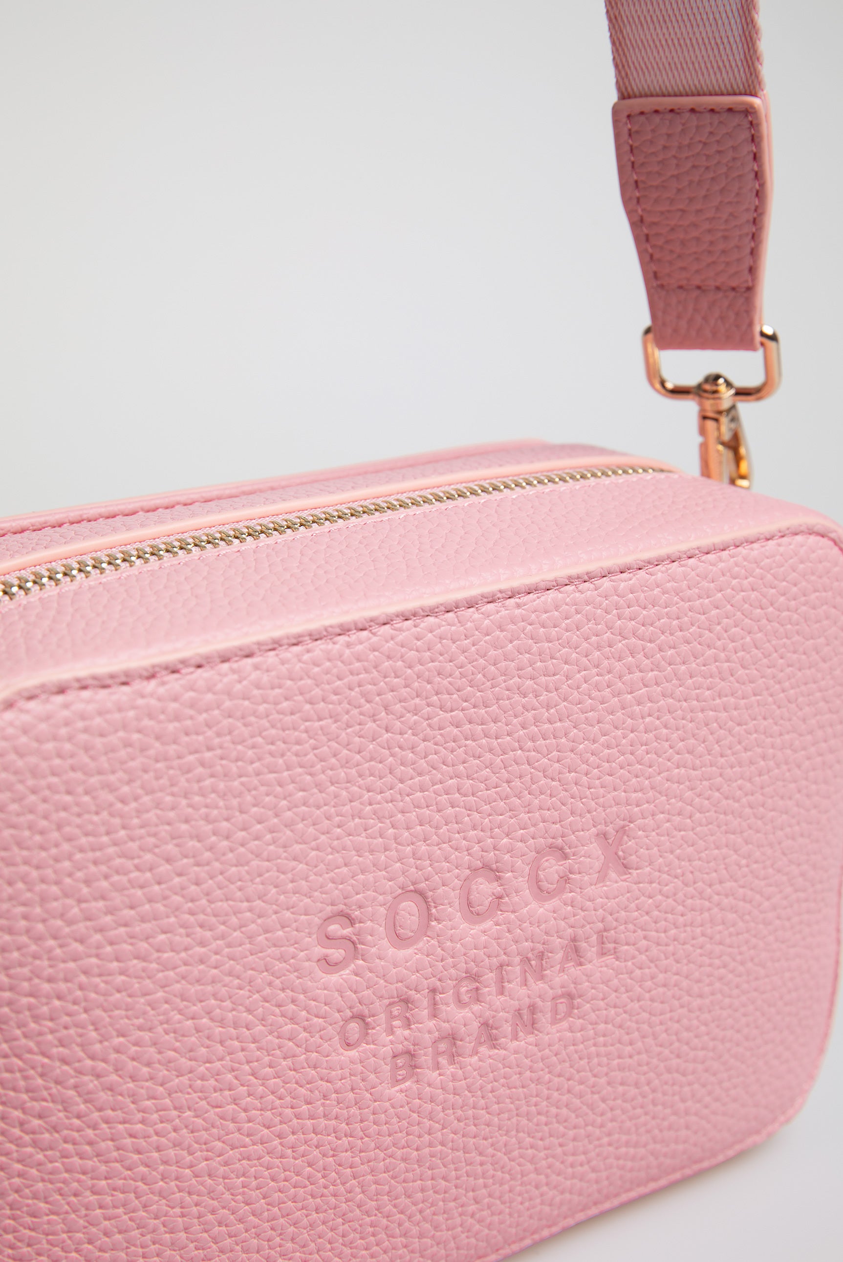 Torebka crossbody z logo i intarsjowanym paskiem parcianym