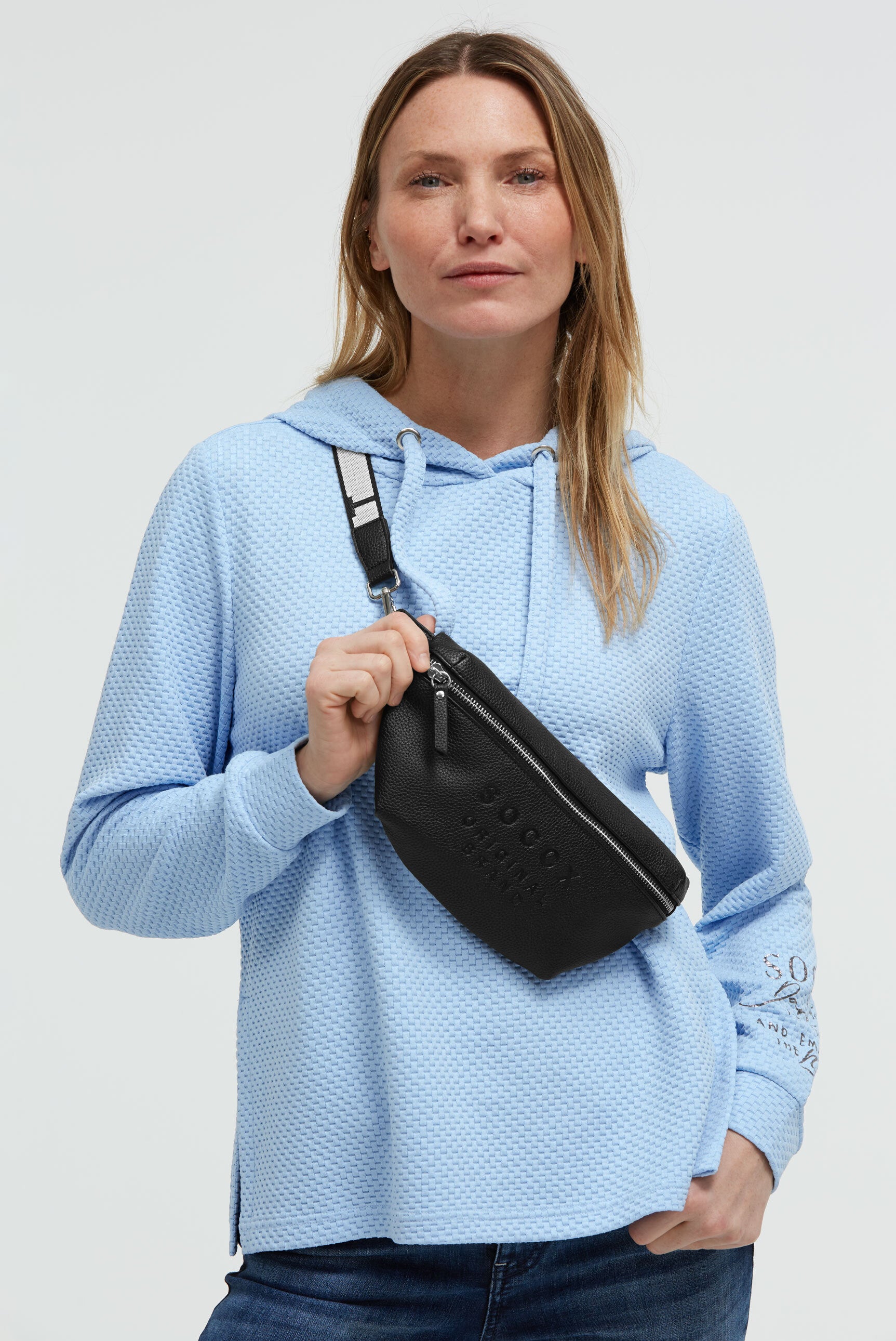 Torebka na ramię z intarsjowanym paskiem parcianym - 2