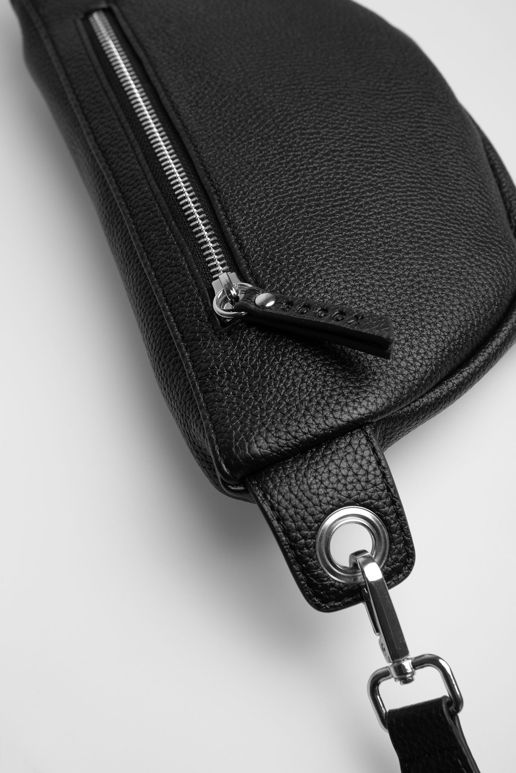 Torebka na ramię z intarsjowanym paskiem parcianym - 7