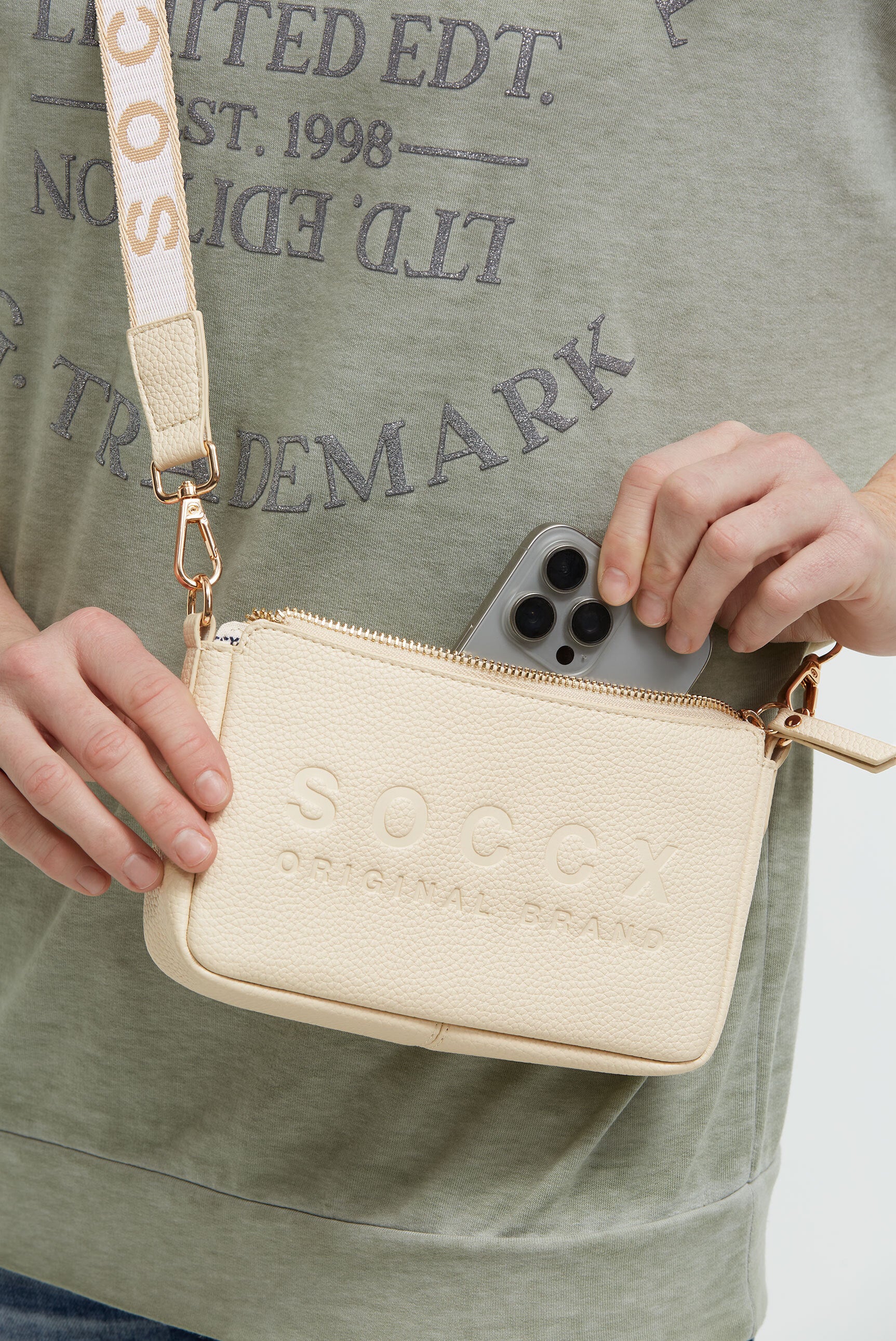 Mała torebka na ramię z paskiem parcianym intarsjowanym logo