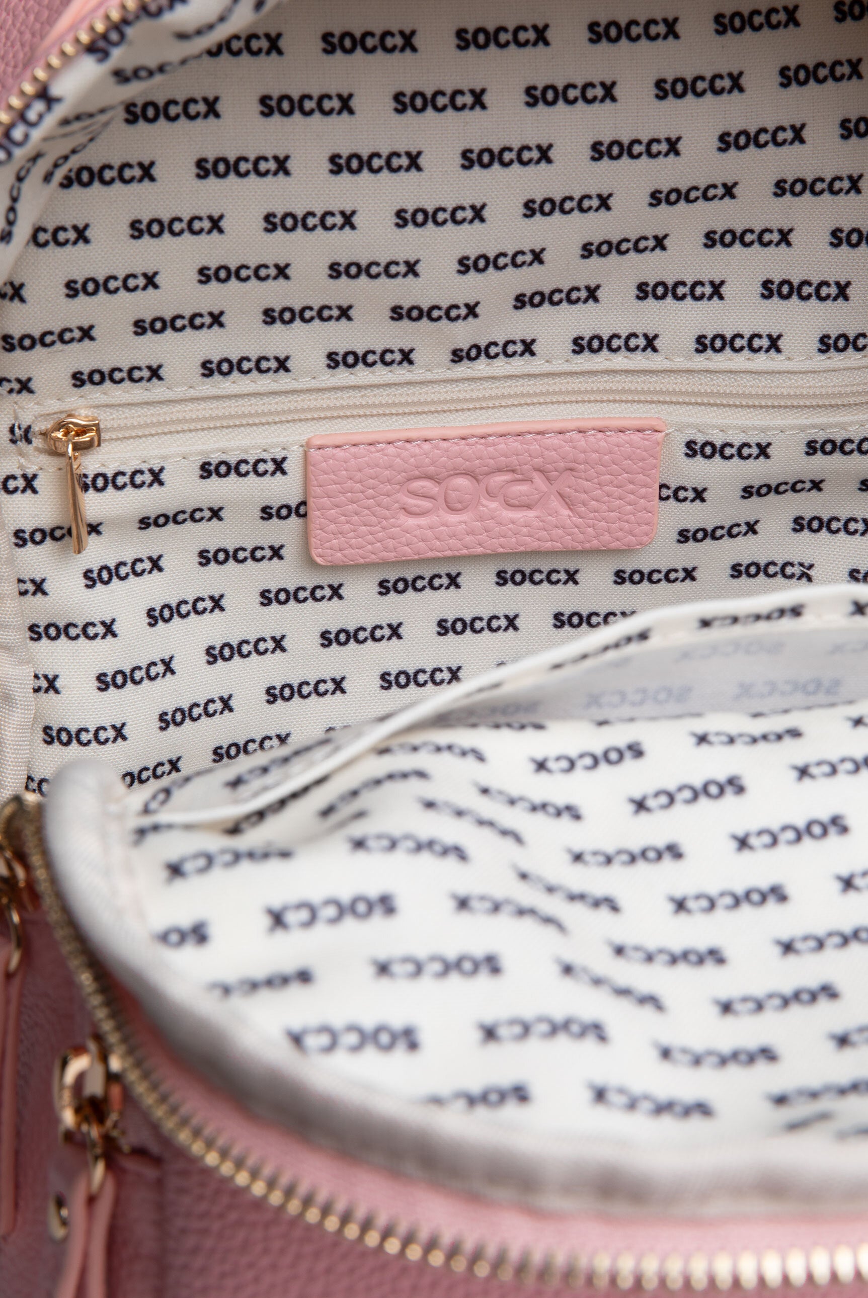 Mały plecak ze sztucznej skóry z paskami z logo