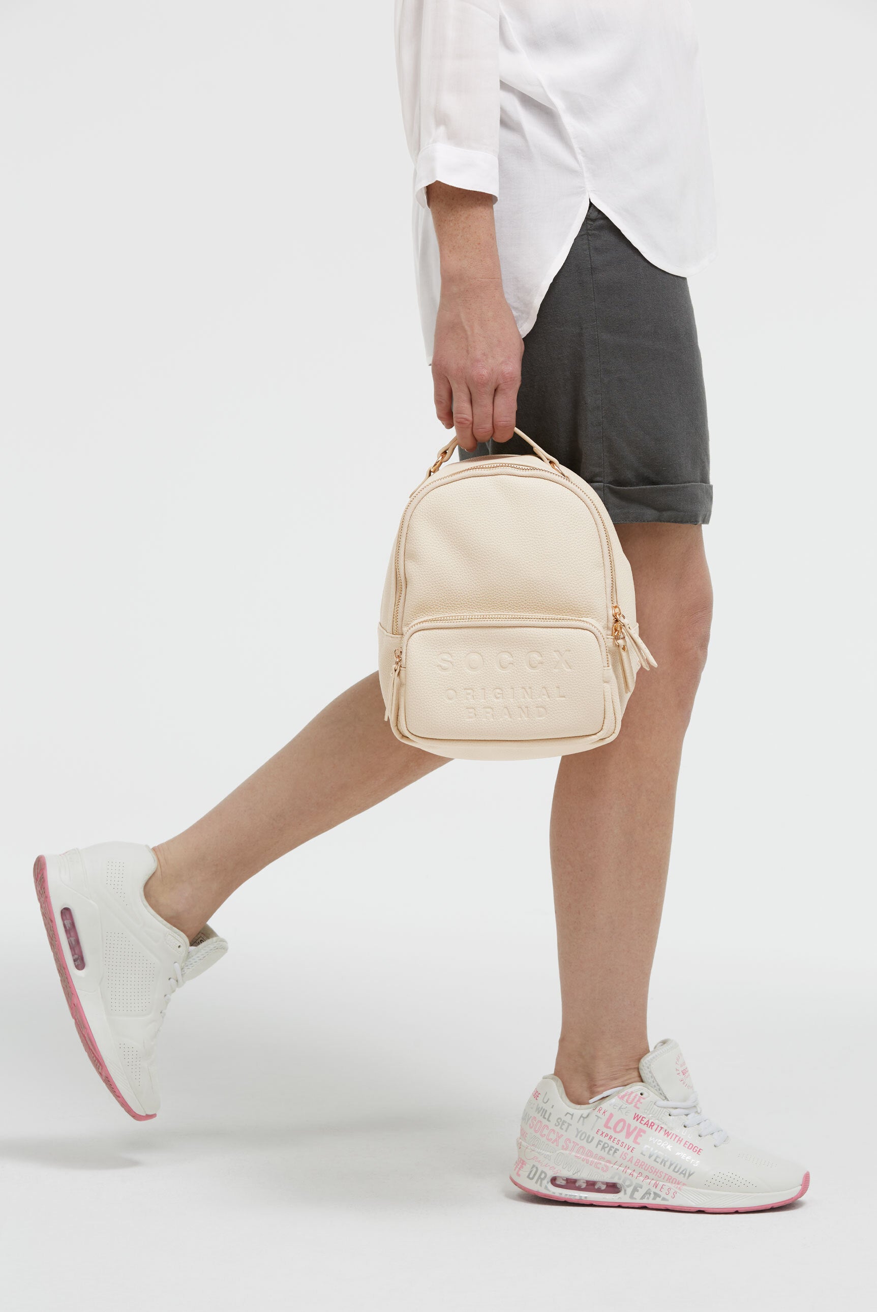 Mały plecak ze sztucznej skóry z paskami z logo - 3