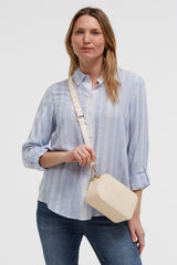 Torebka crossbody z logo i intarsjowanym paskiem parcianym