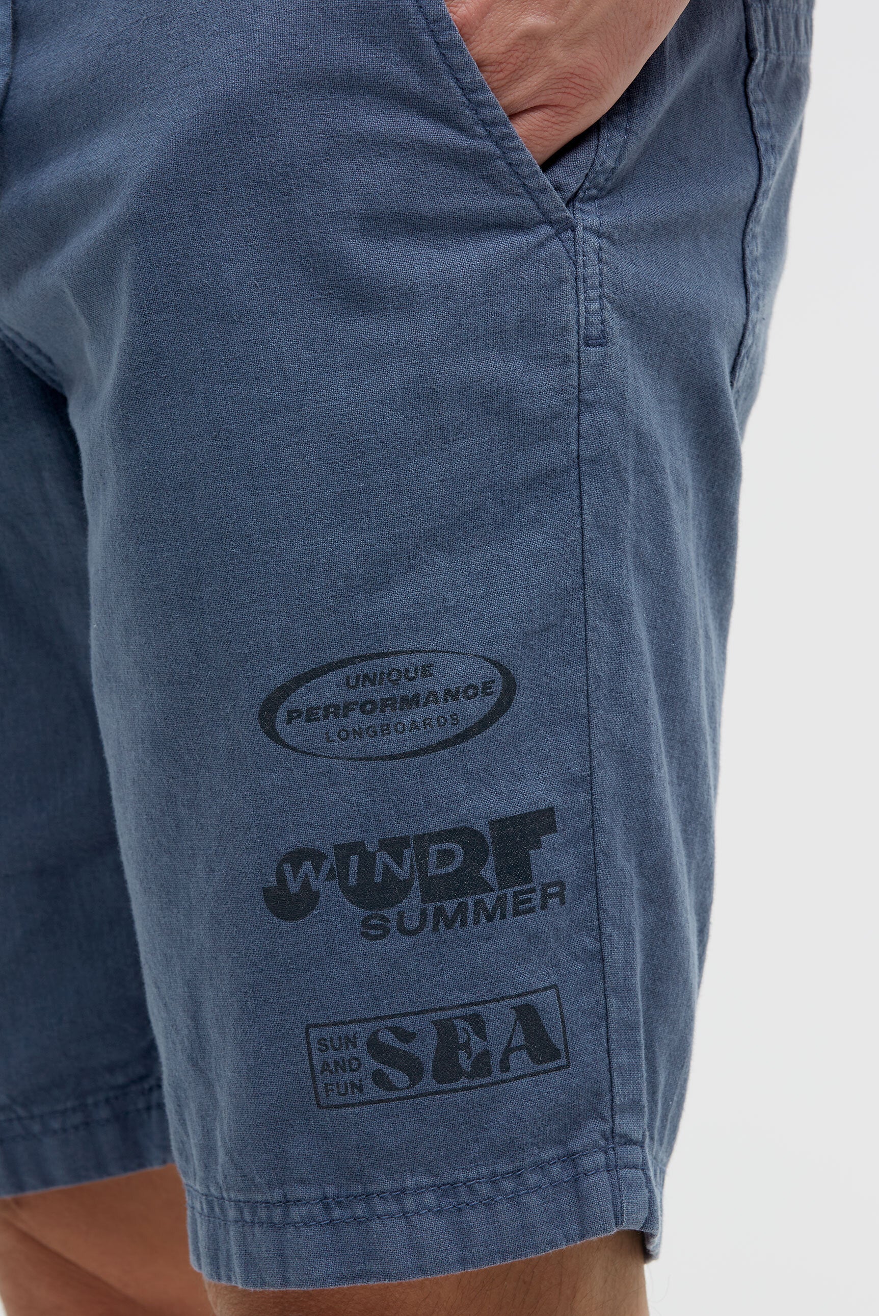 Shorts aus Leinen-Mix mit Label Print