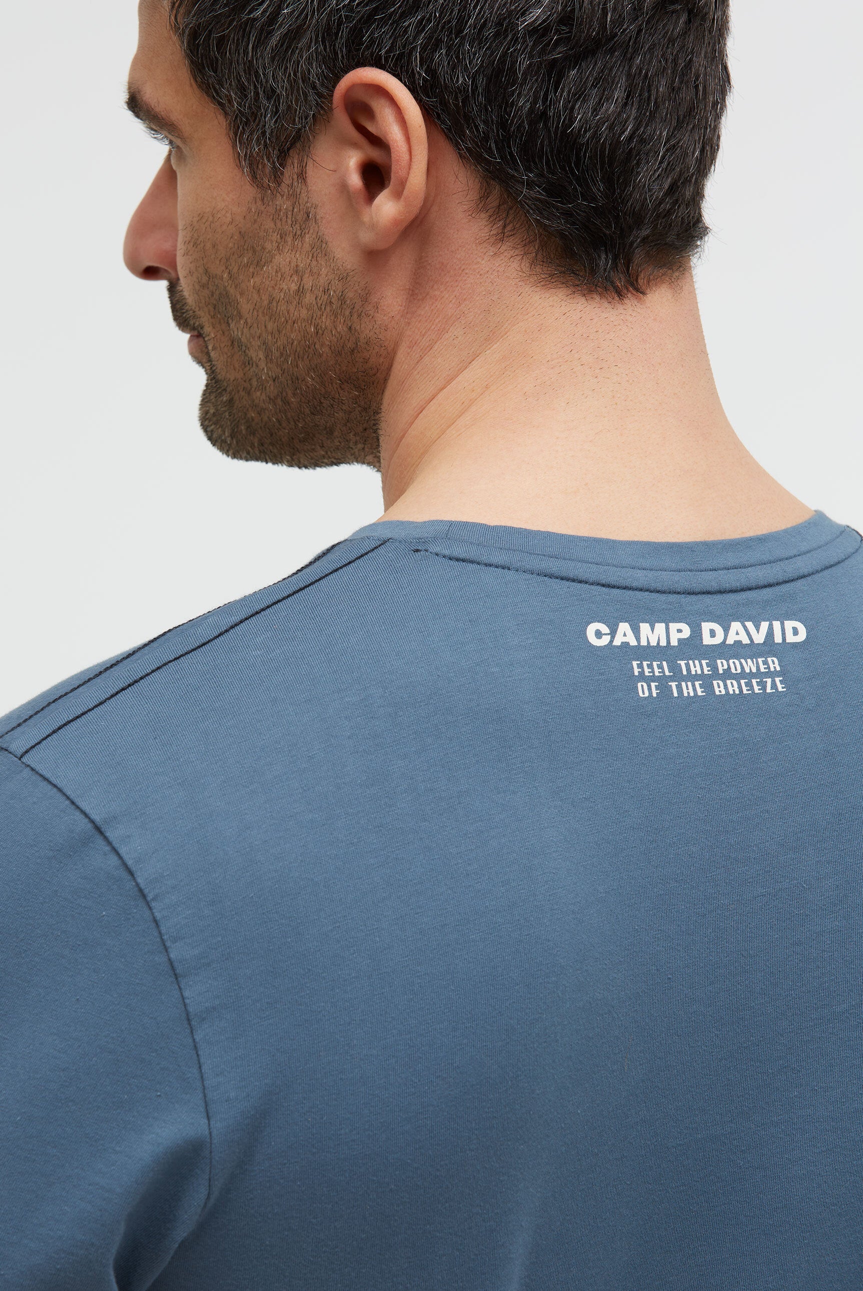 T-shirt z okrągłym dekoltem i grafiką - 6
