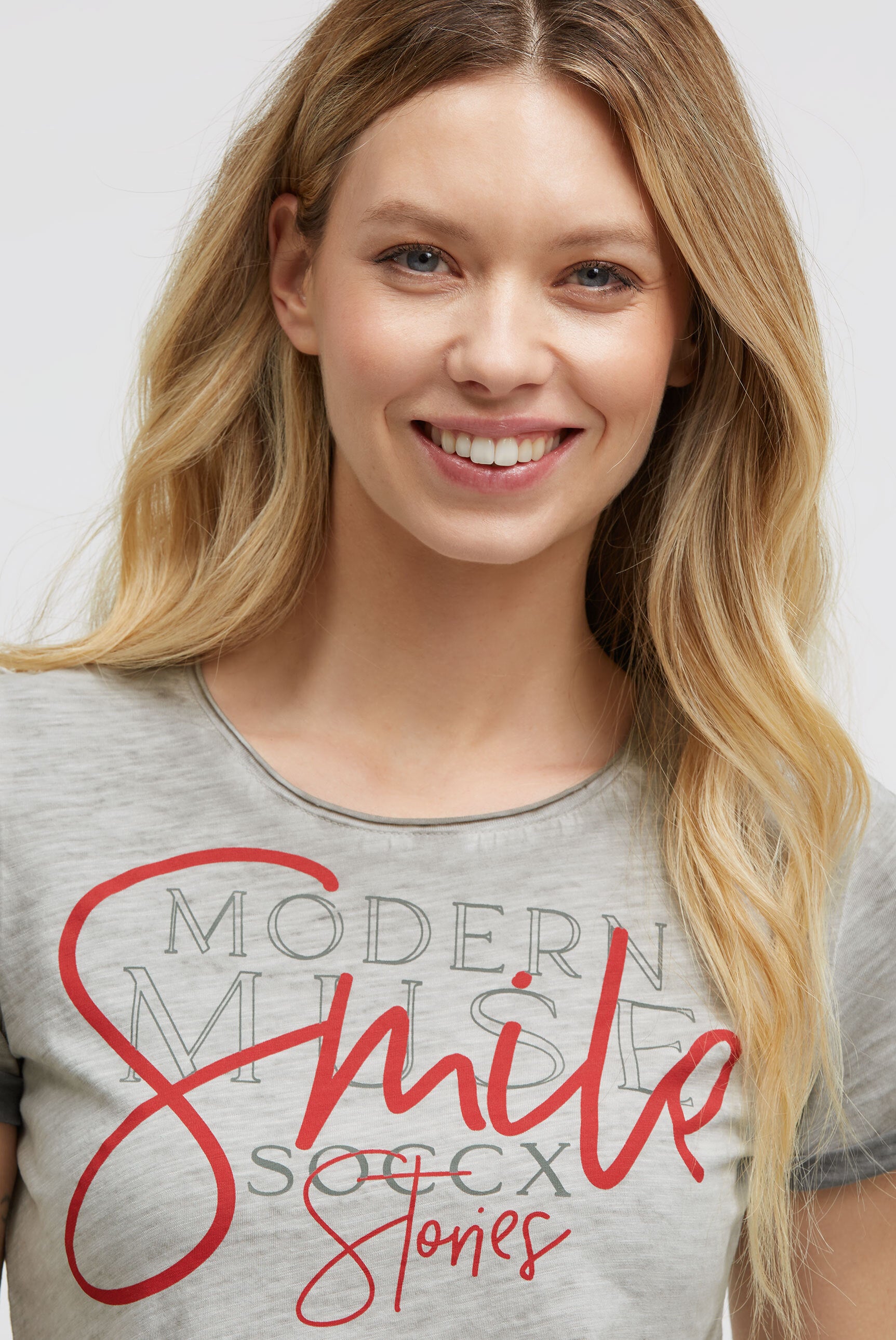 Postarzany T-shirt z okrągłym dekoltem i grafką - 4