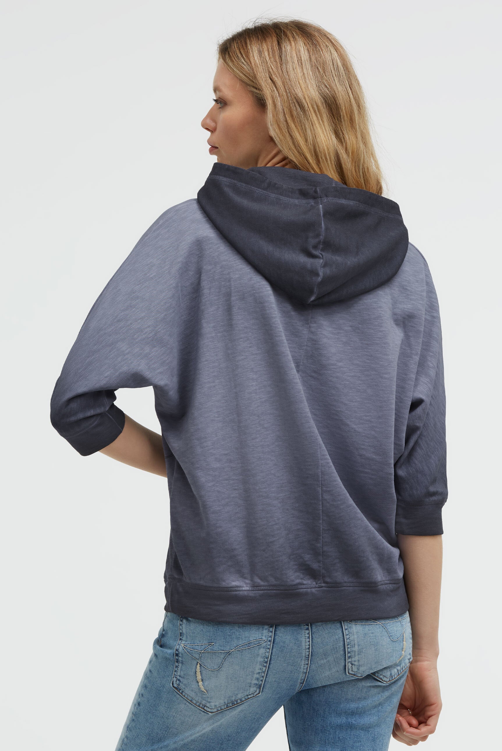 Bluza z kapturem, rękawami 3/4 i nadrukowanymi napisami - 5