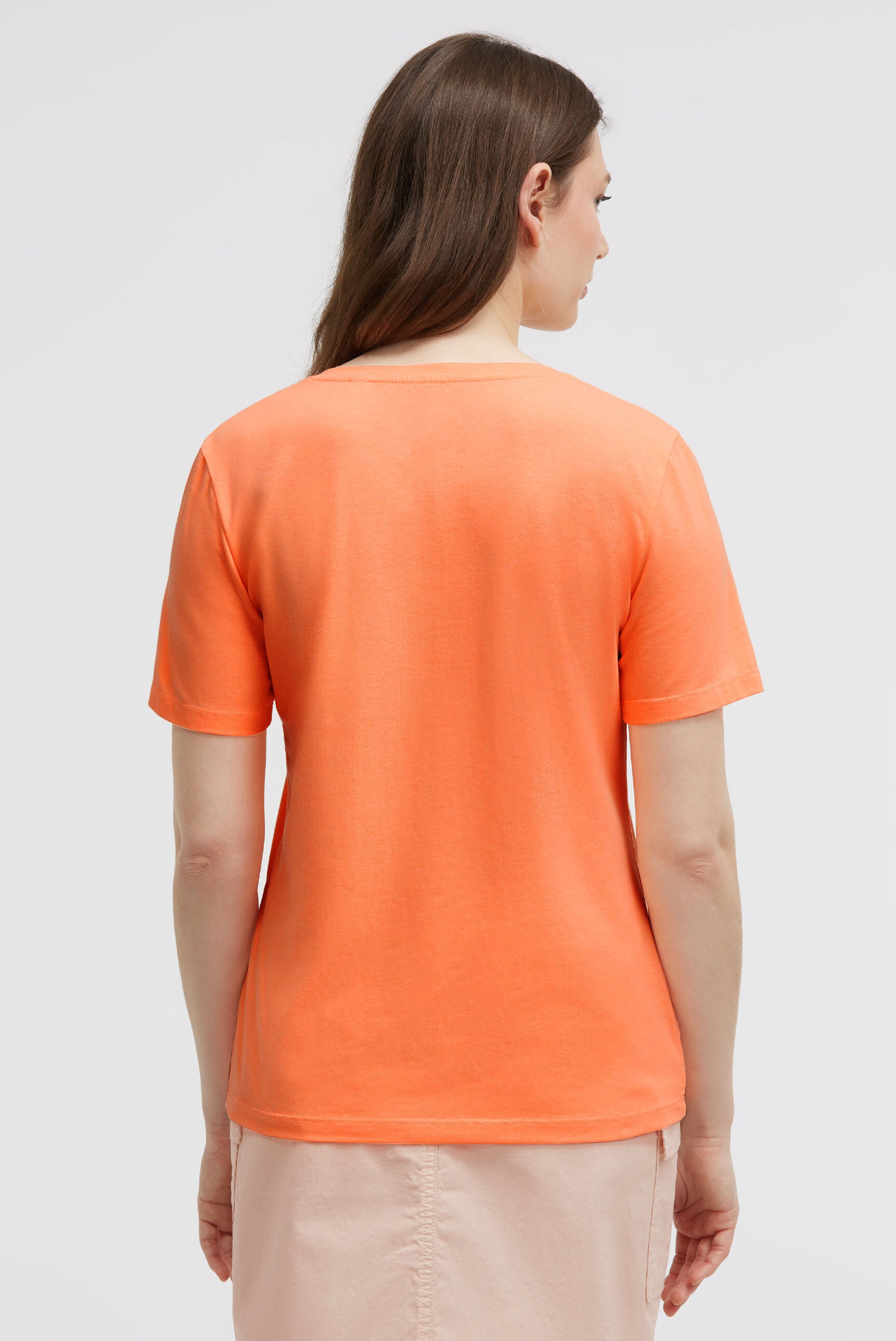 T-shirt basic z logo i dekoltem w serek