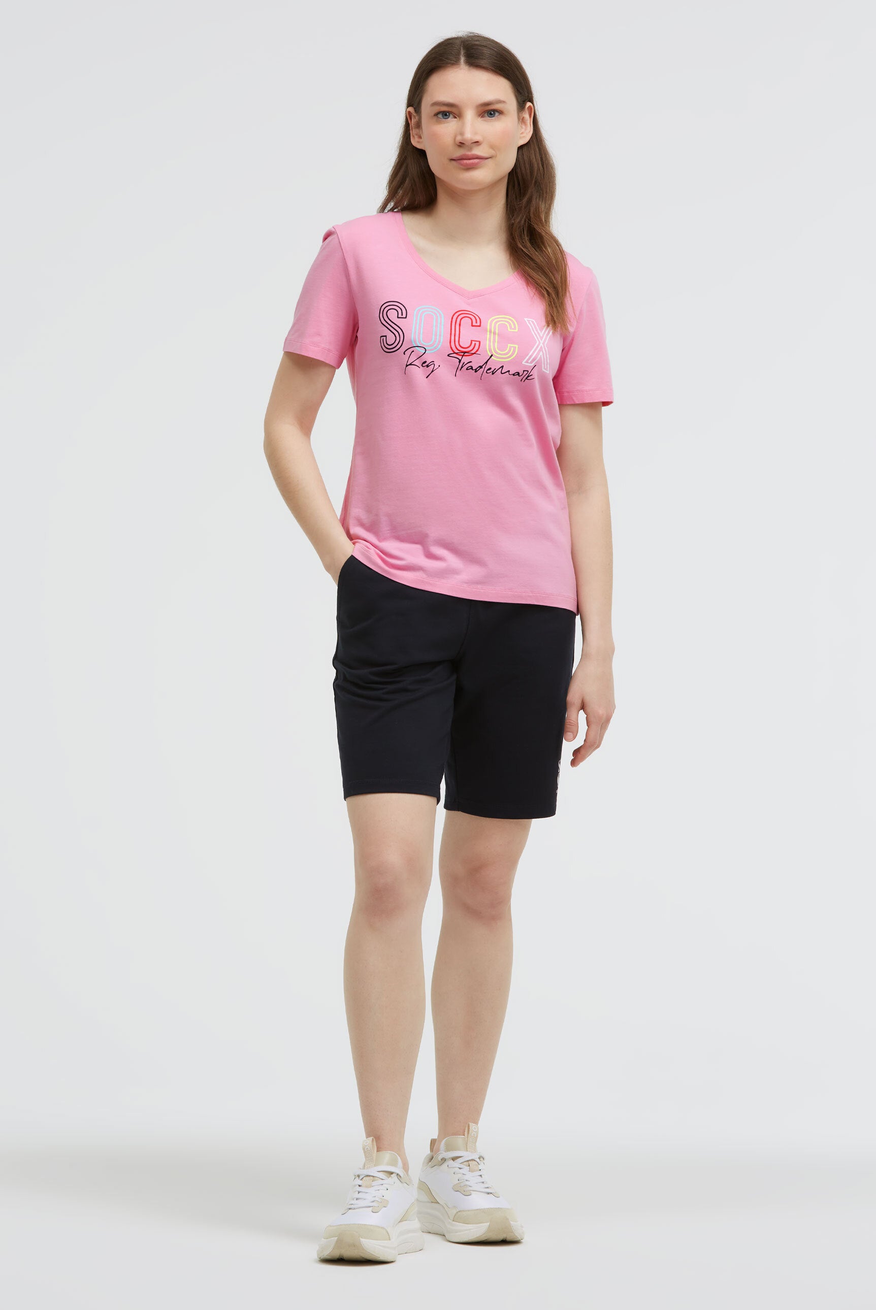 T-shirt basic z logo i dekoltem w serek - 3