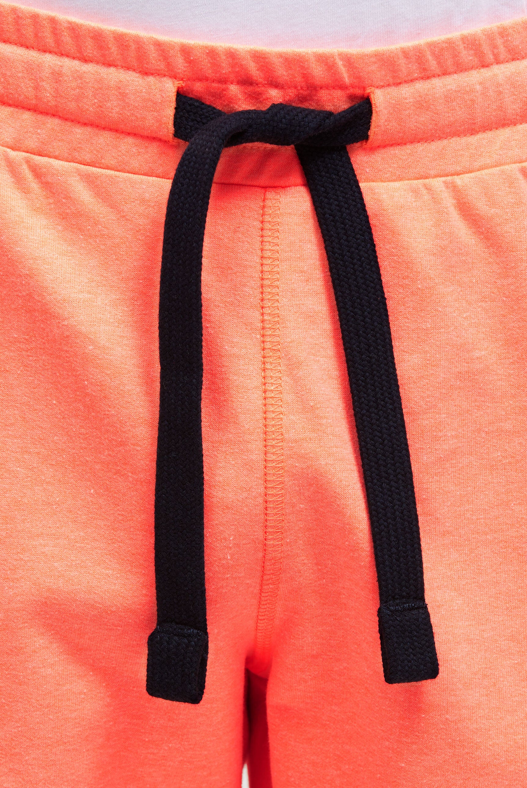 Basic Sweatshorts mit Label Print