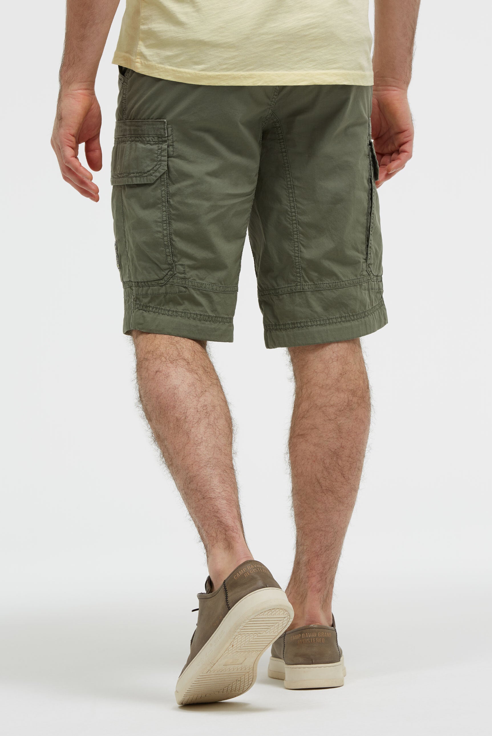 Cargo Shorts mit tonigen Tapes green olive