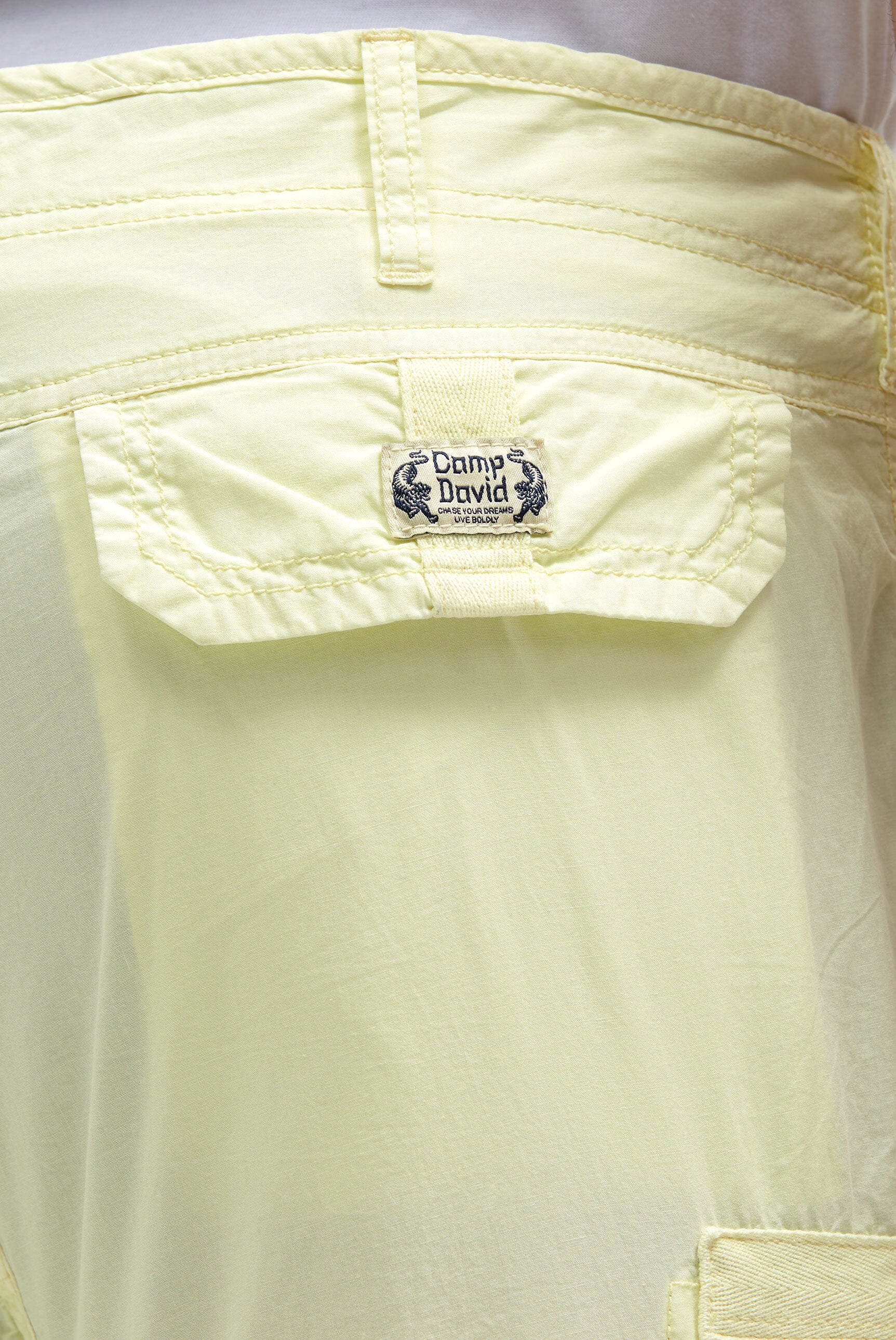 Cargo Shorts mit tonigen Tapes lemon juice