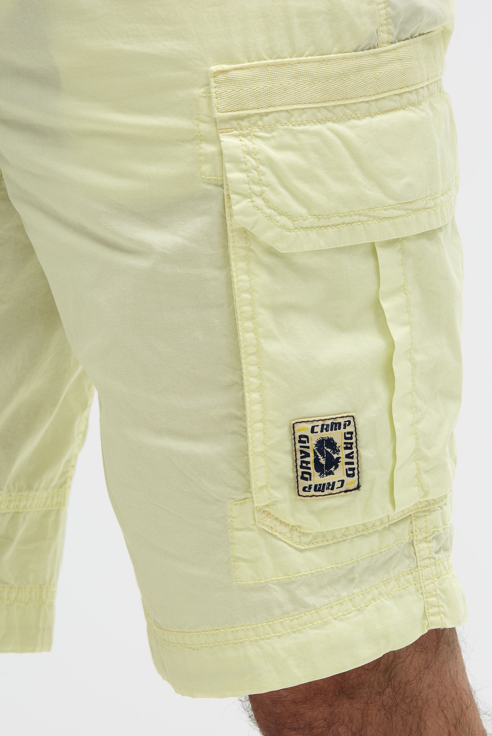 Cargo Shorts mit tonigen Tapes lemon juice