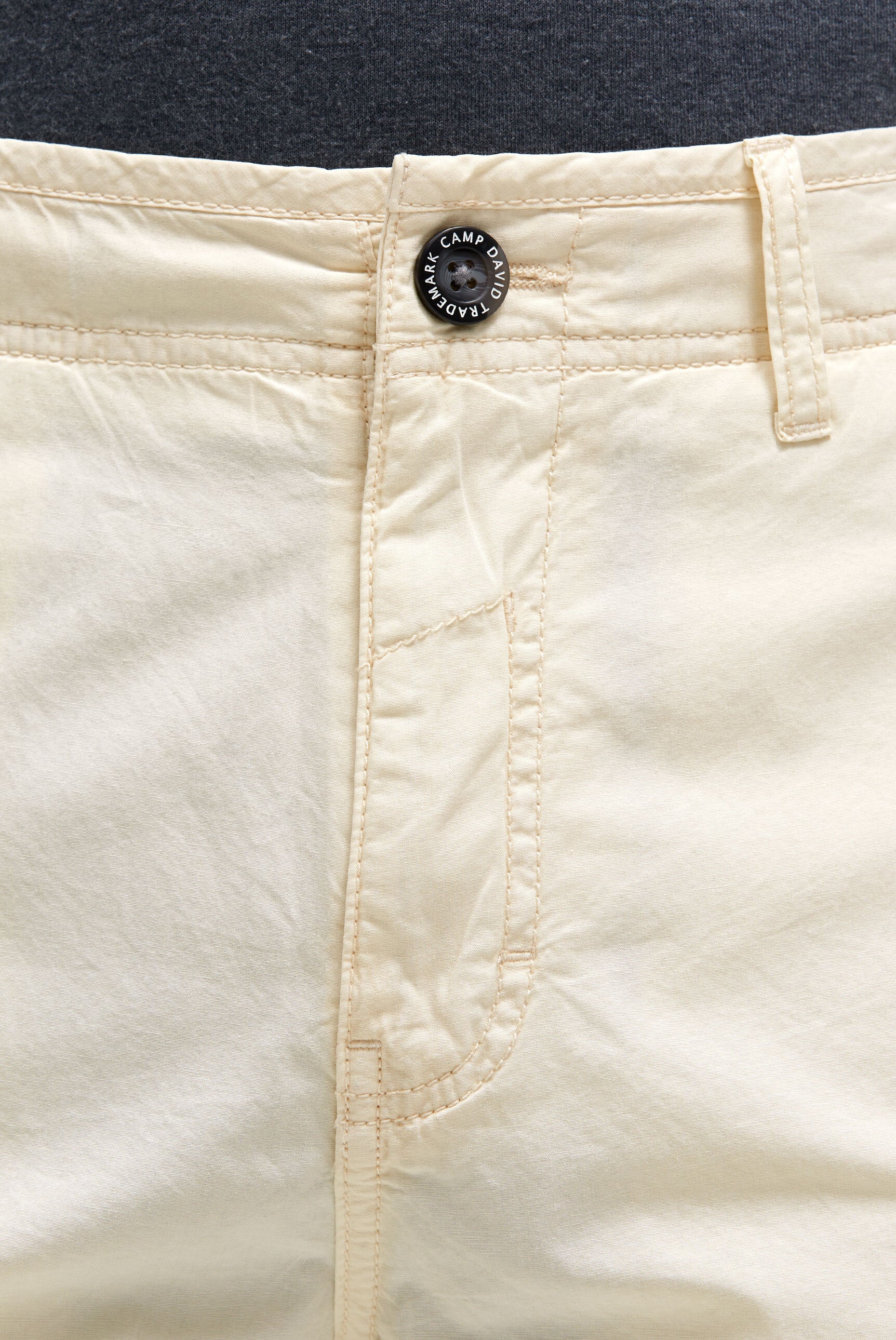 Cargo Shorts mit tonigen Tapes dark ivory - 4