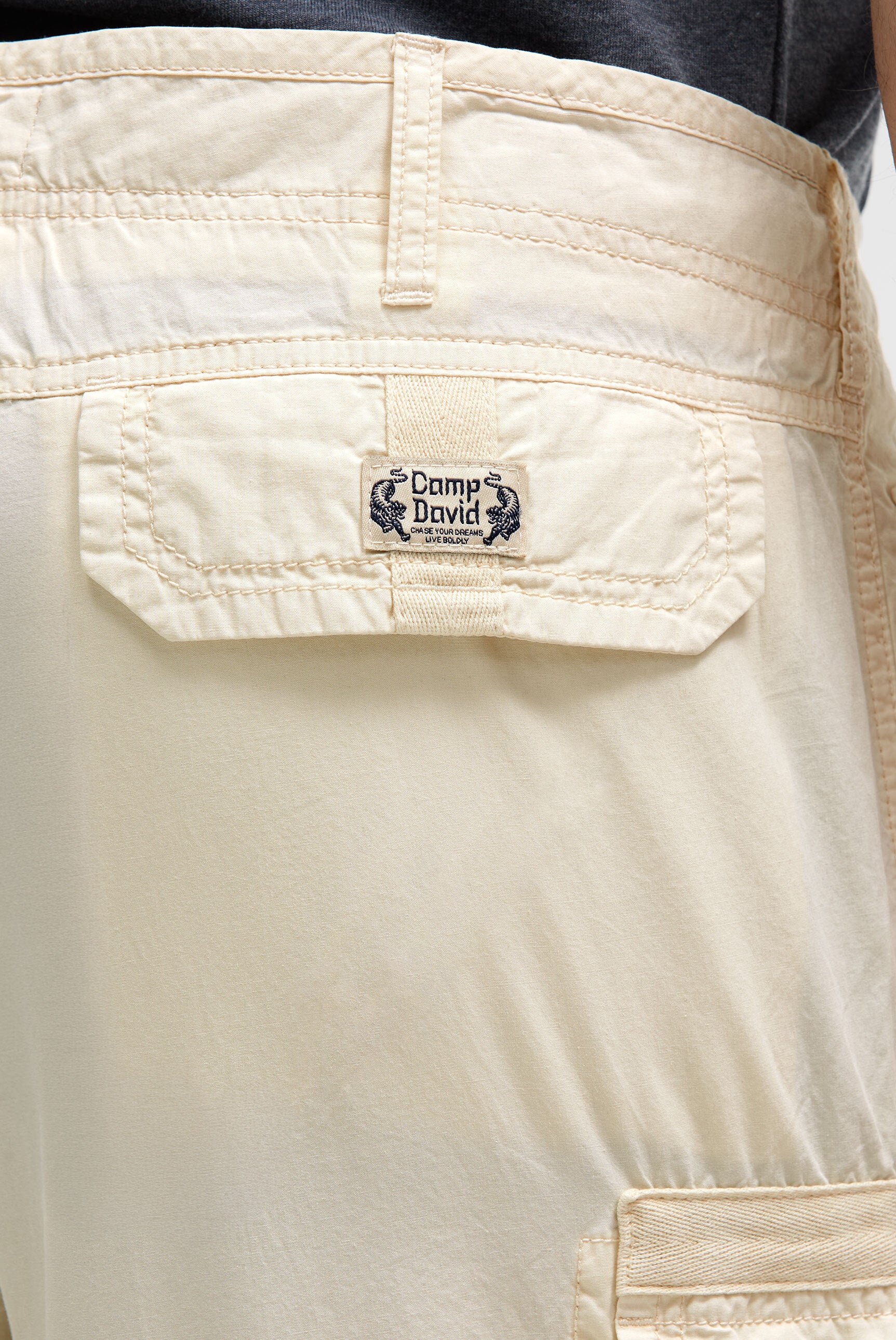 Cargo Shorts mit tonigen Tapes dark ivory - 7