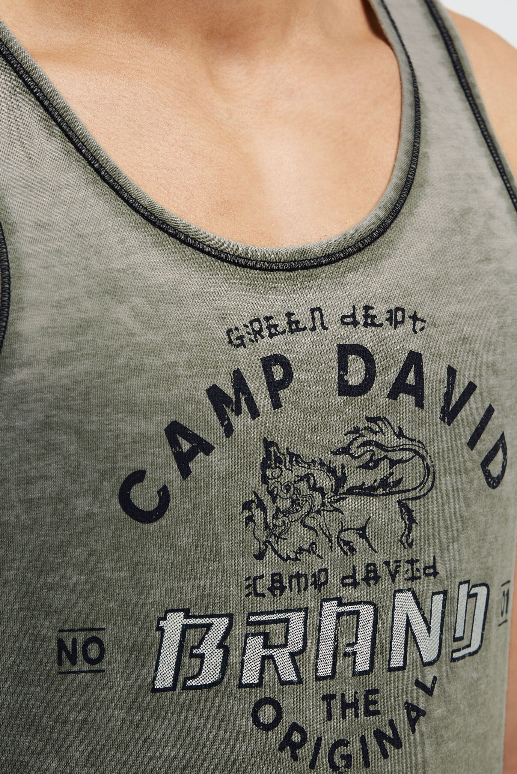 Muskelshirt mit Ausbrenner-Effekten und Print green olive