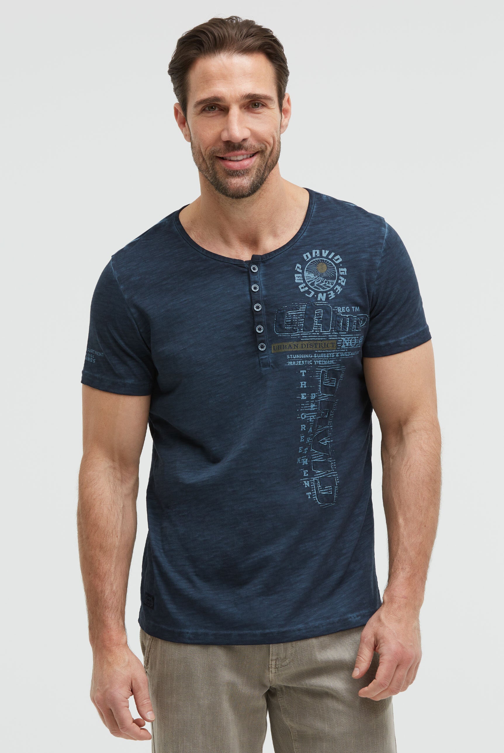 Henley-T-Shirt mit Print und Stickereien faded navy - 2