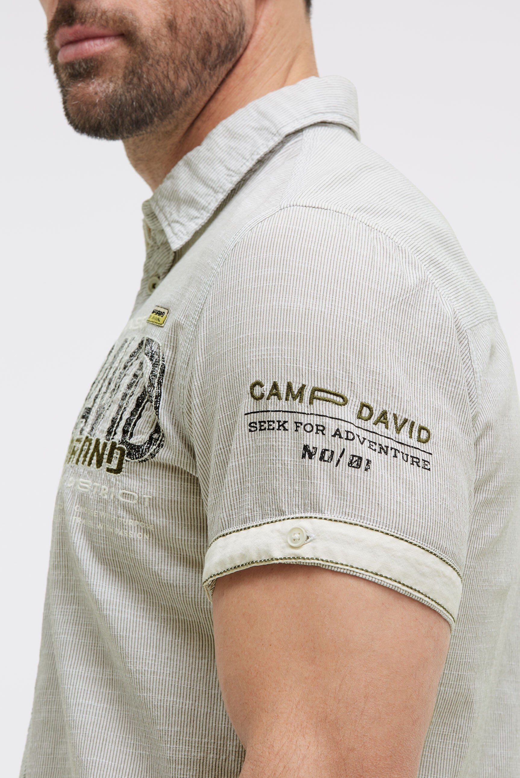 Gestreiftes Kurzarmhemd mit Logo Artwork green olive