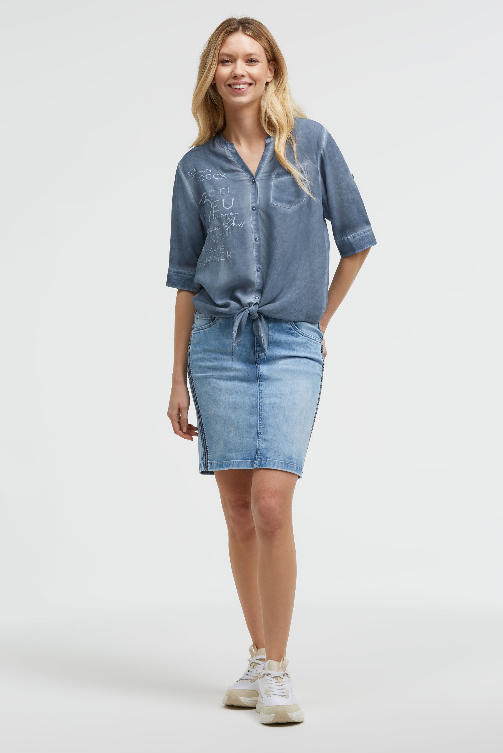 Bluse Kurzarm mit Knotensaum und Print soft azure