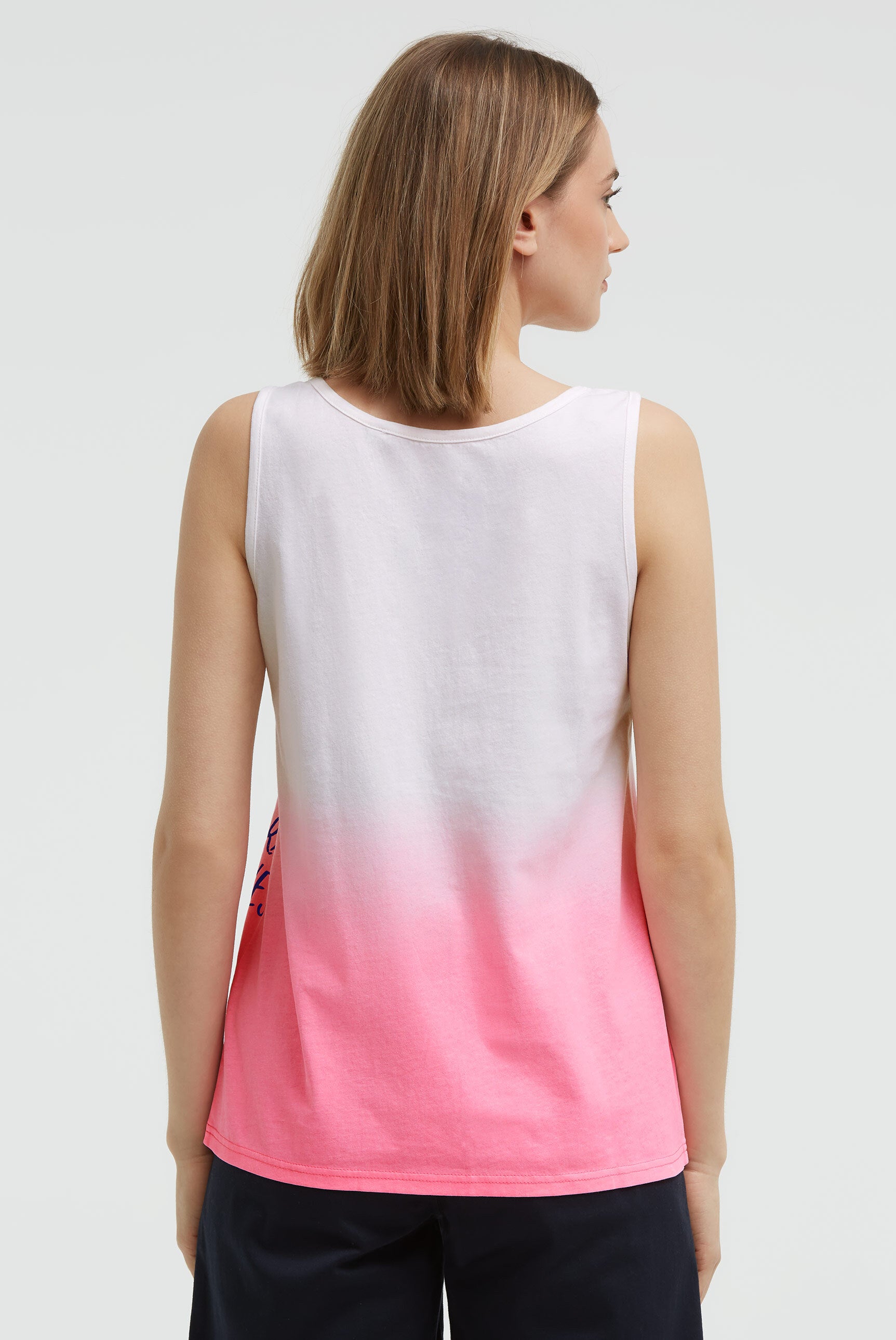 Top z efektem dip dye i nadrukiem z logo