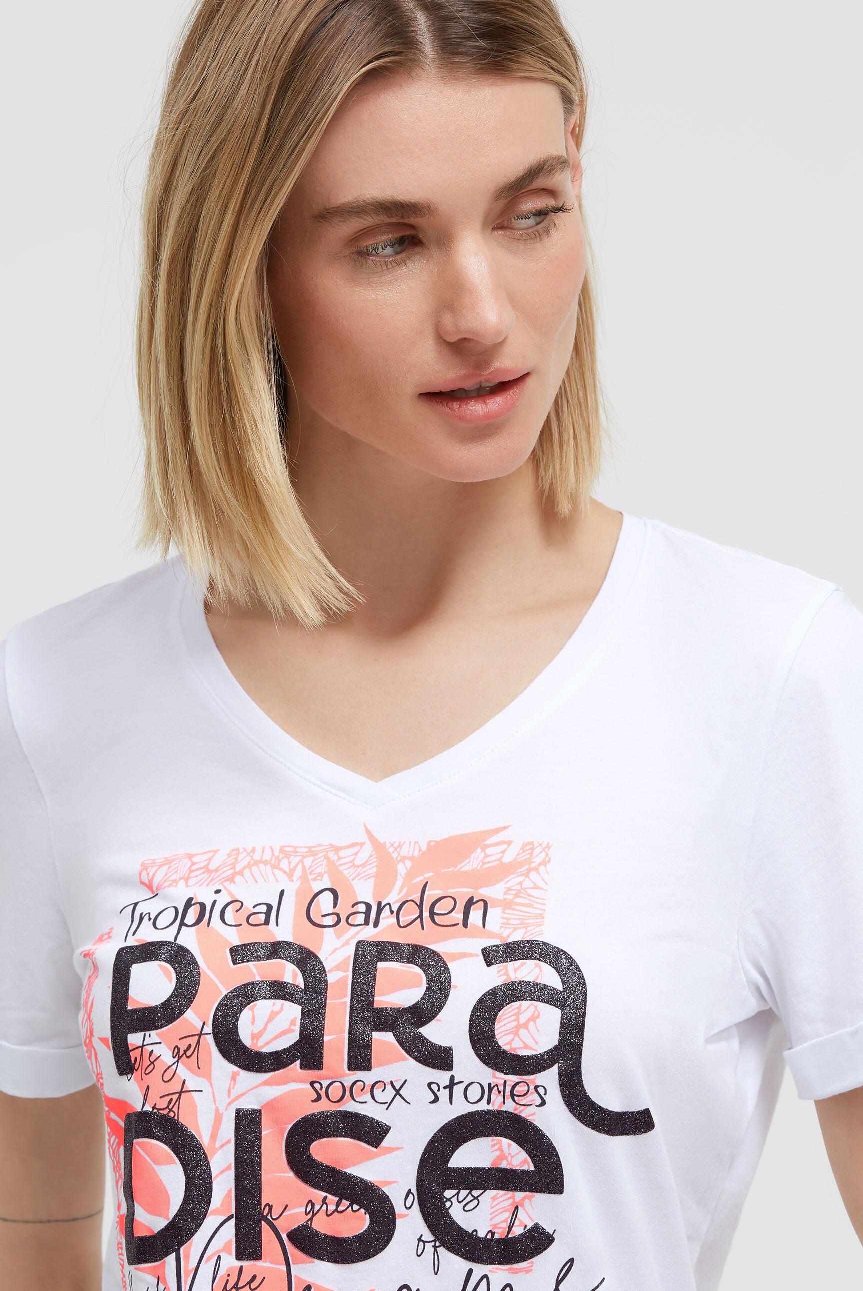 T-shirt z dekoltem w serek i brokatowym wypukłym nadrukiem - 4
