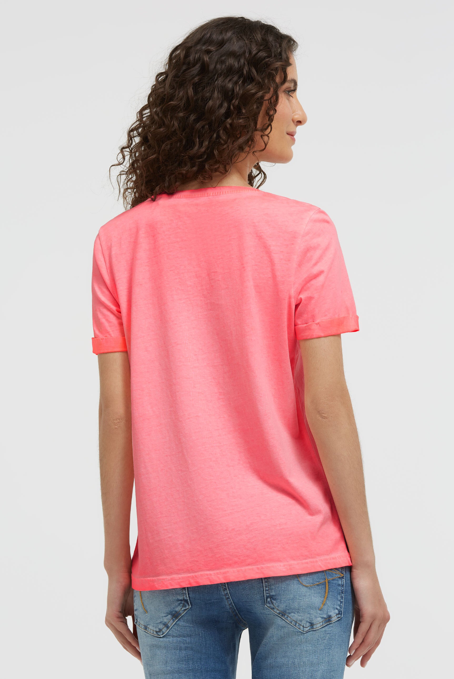 T-shirt z dekoltem w serek i brokatowym wypukłym nadrukiem - 5