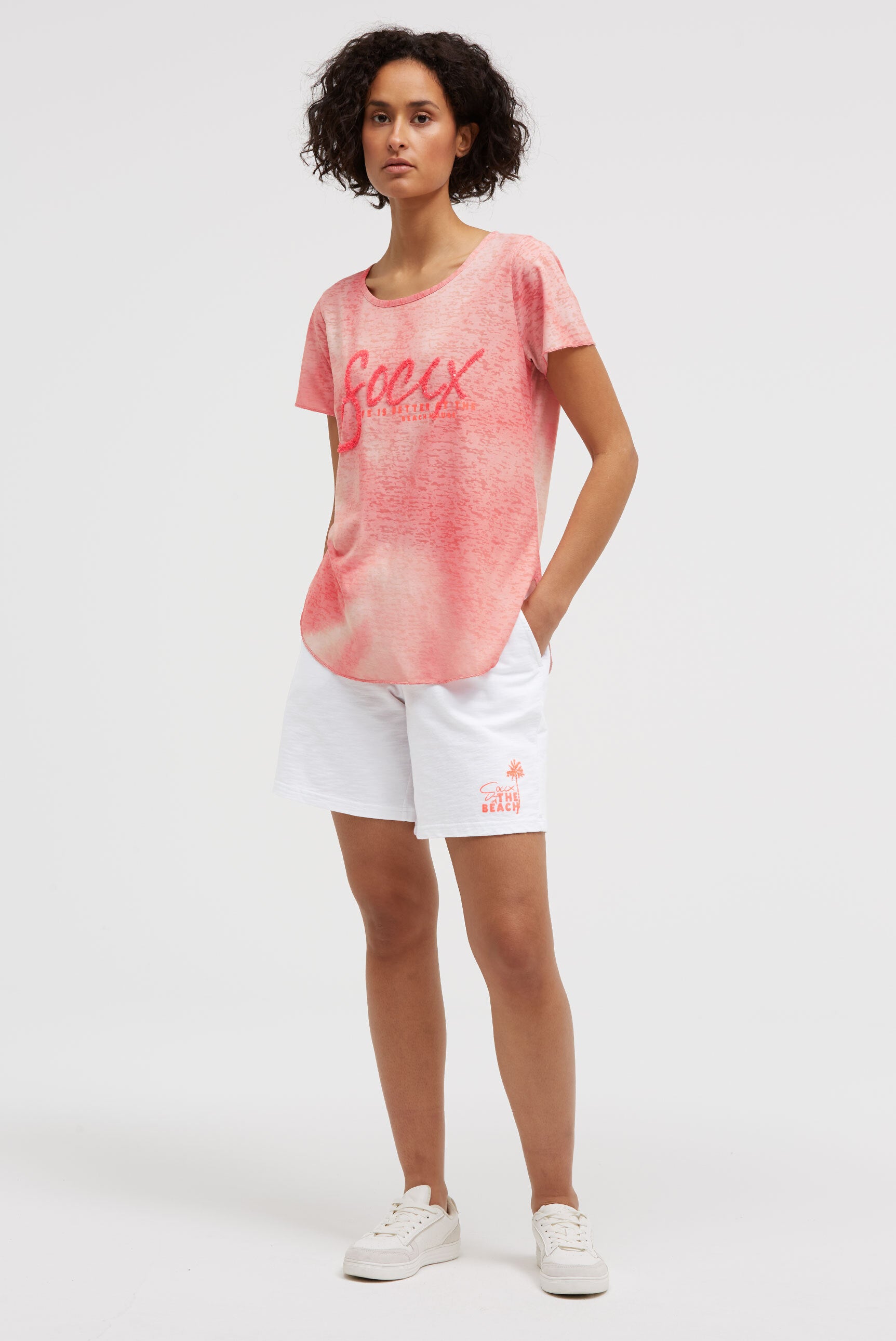 T-shirt devore z napisem z cekinów - 3