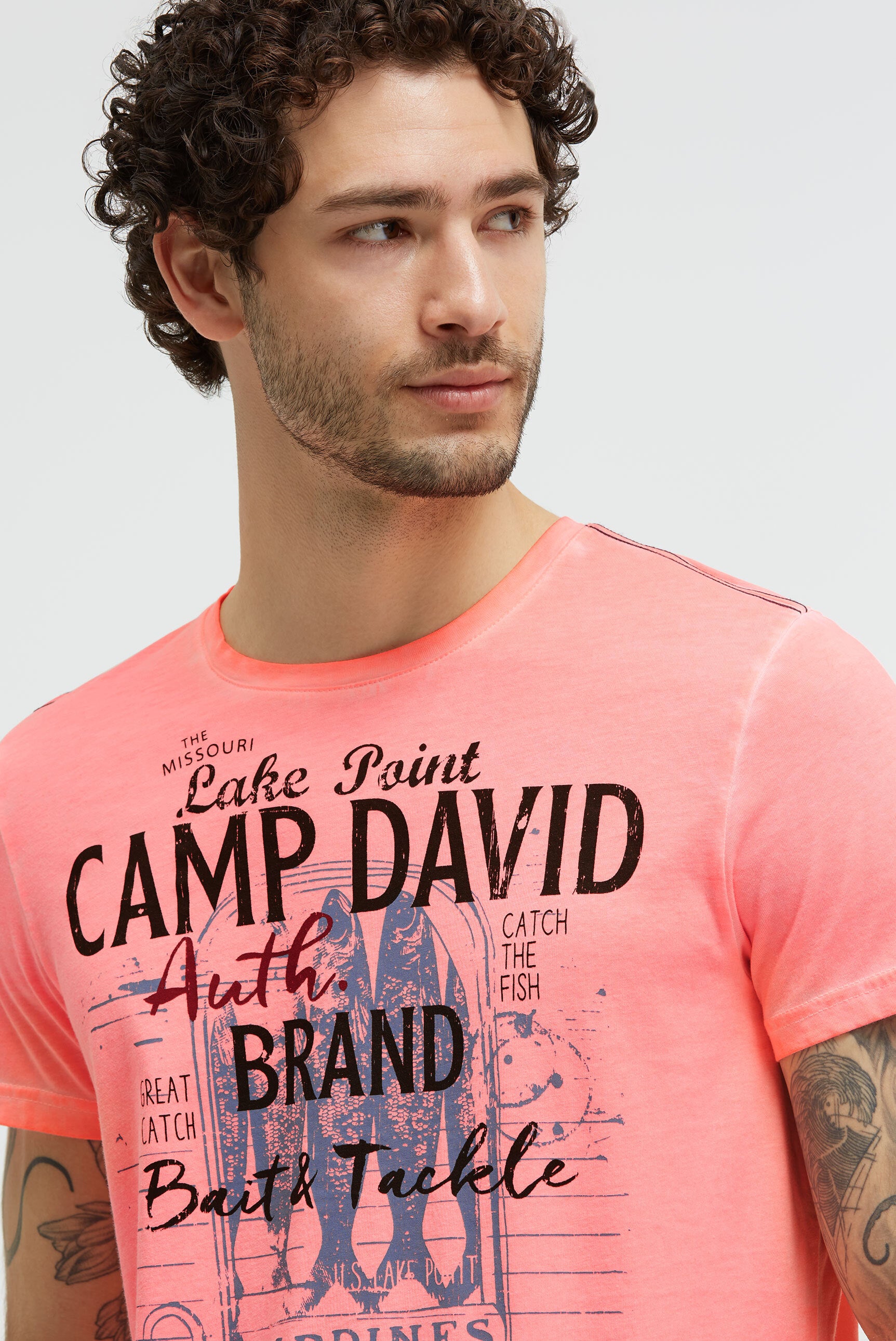 T-shirt barwiony olejem z markowym nadrukiem - 4