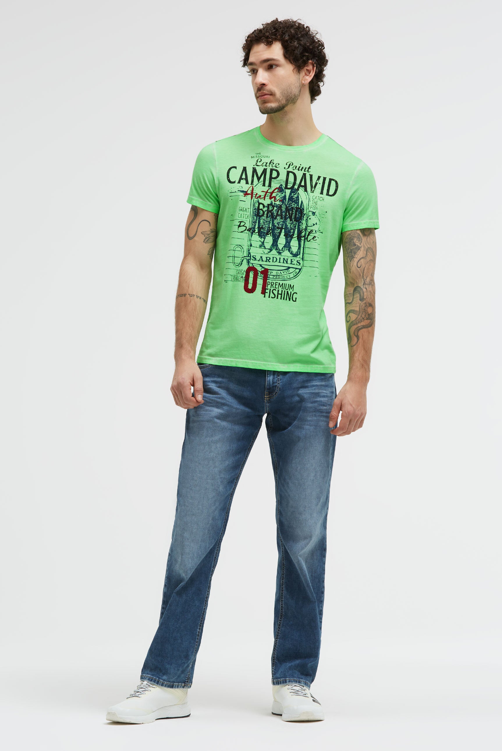 T-shirt barwiony olejem z markowym nadrukiem - 3