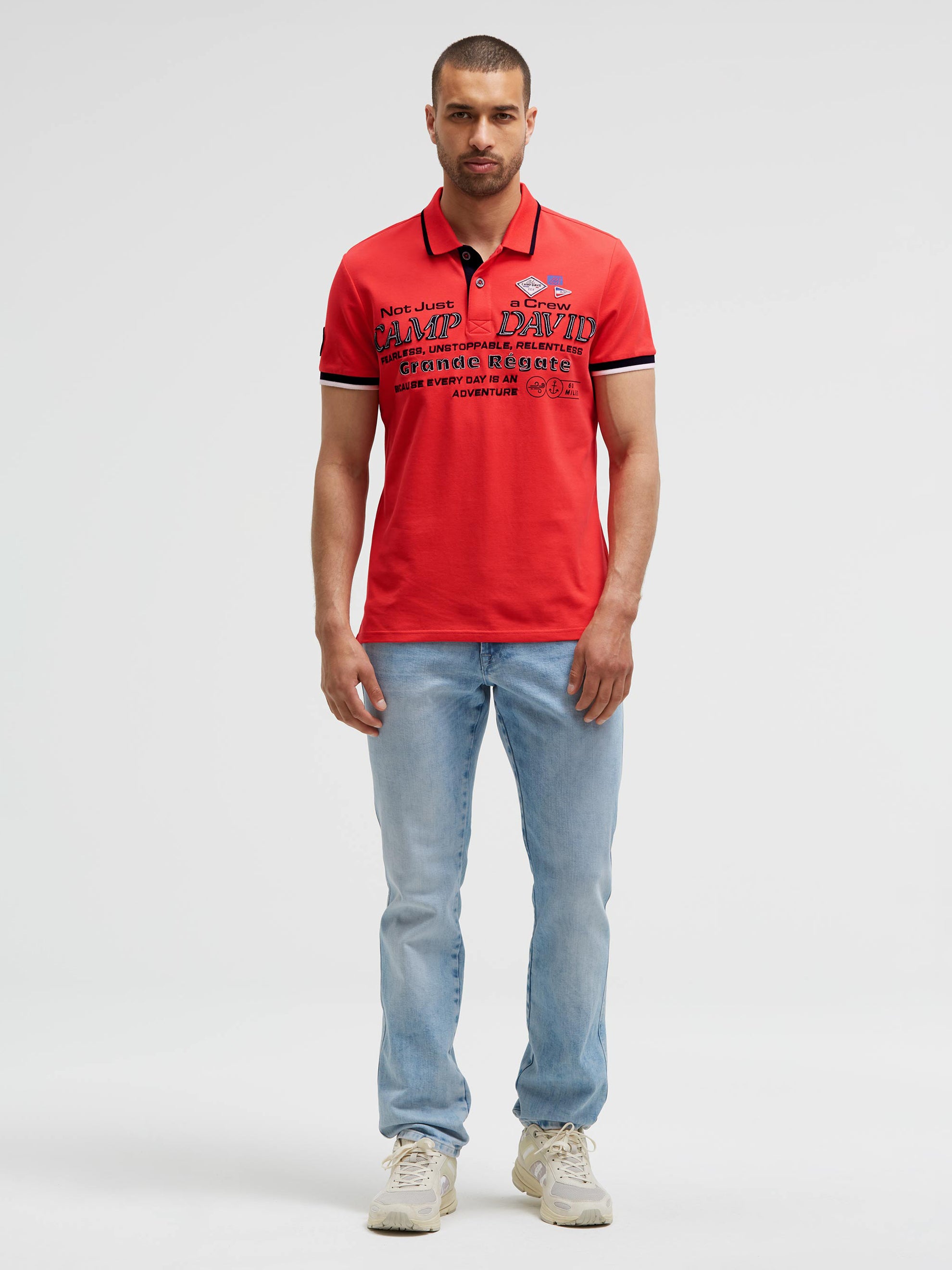 Kurzarmpolo Pikee mit Logo-Applikationen blaze coral