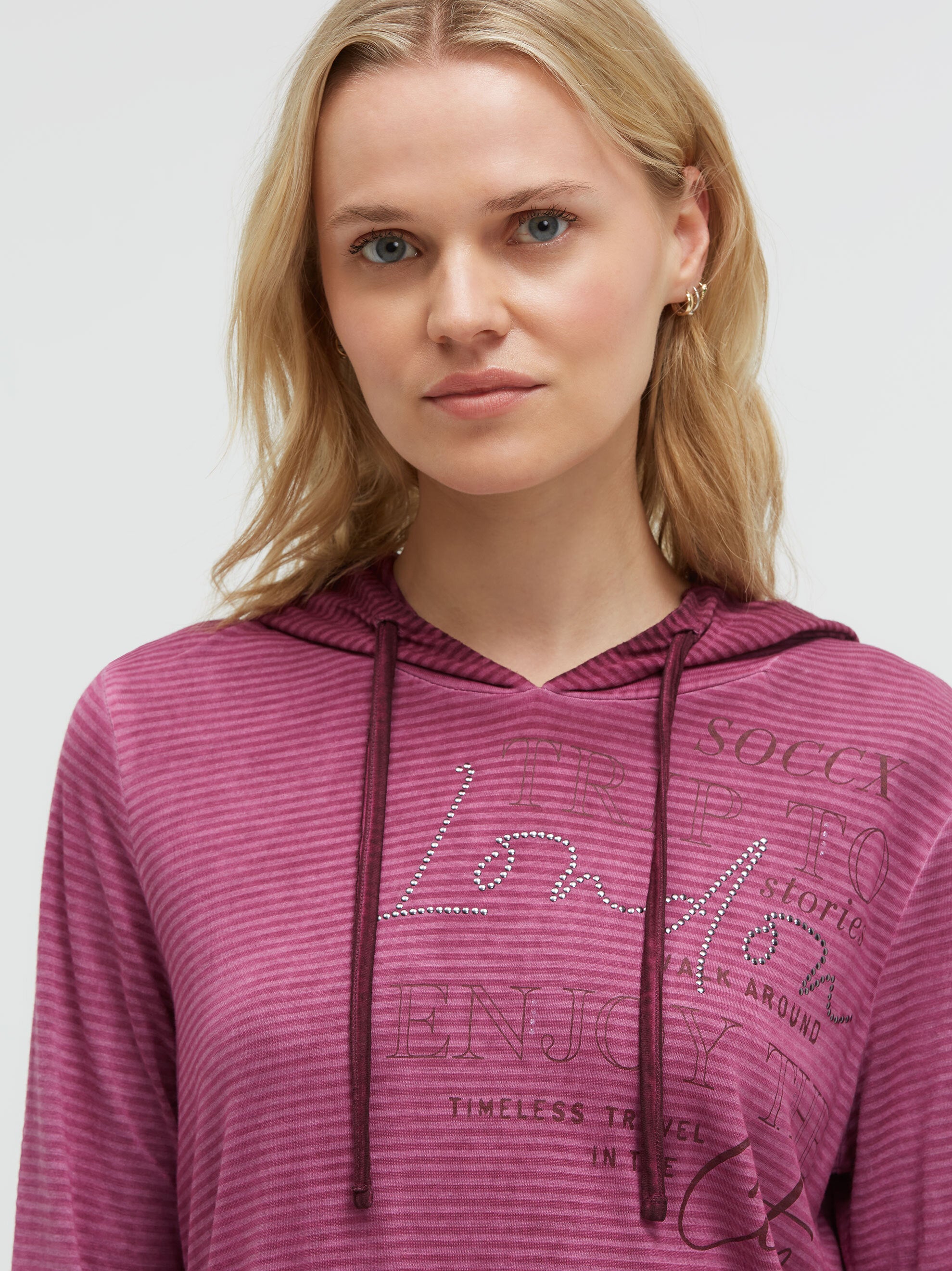 Gestreiftes Kapuzenshirt mit  Print und Schmucksteinen dark cherry