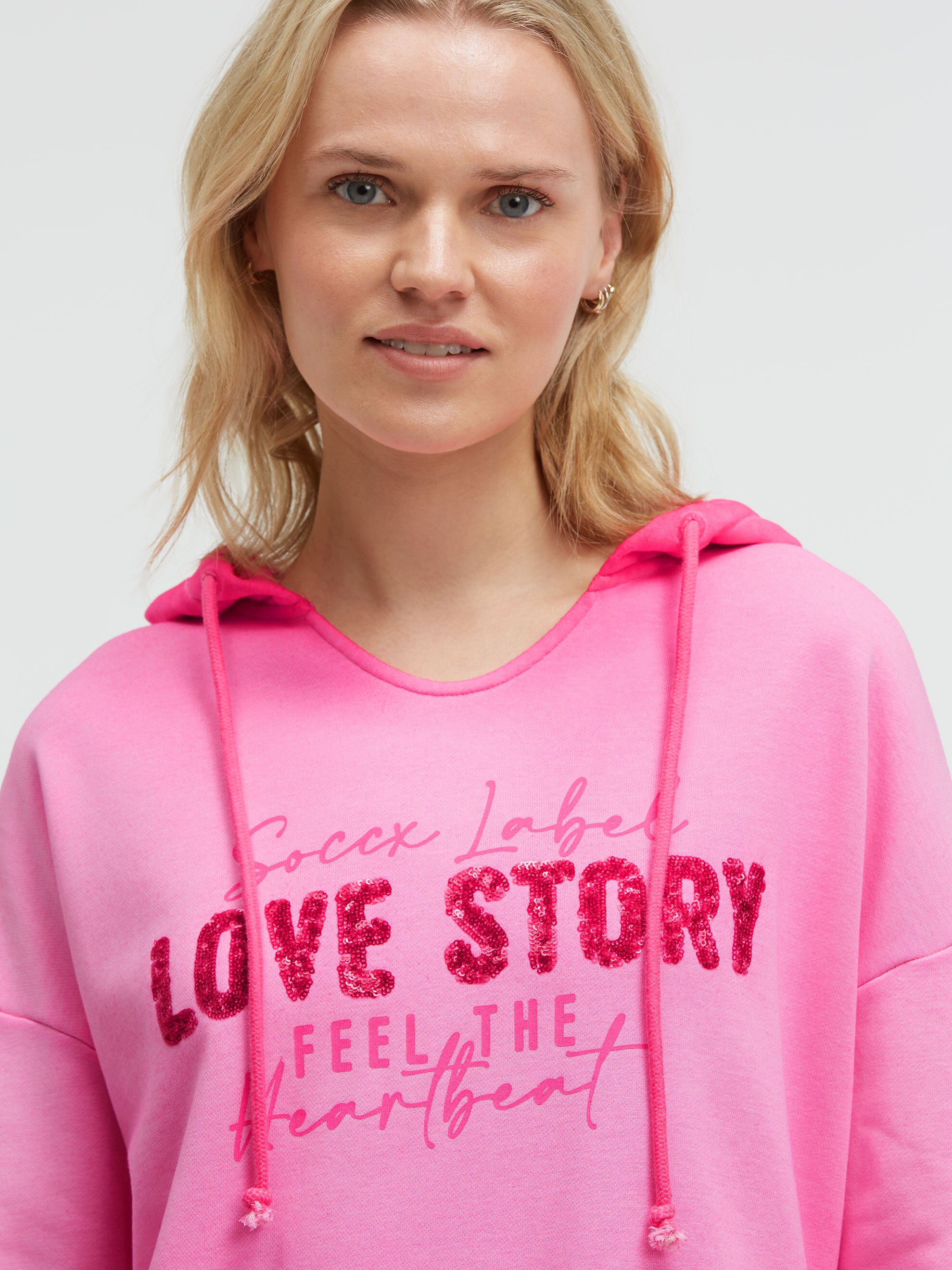 Hoodie Oil Dyed mit Pailletten-Wording rosy neon