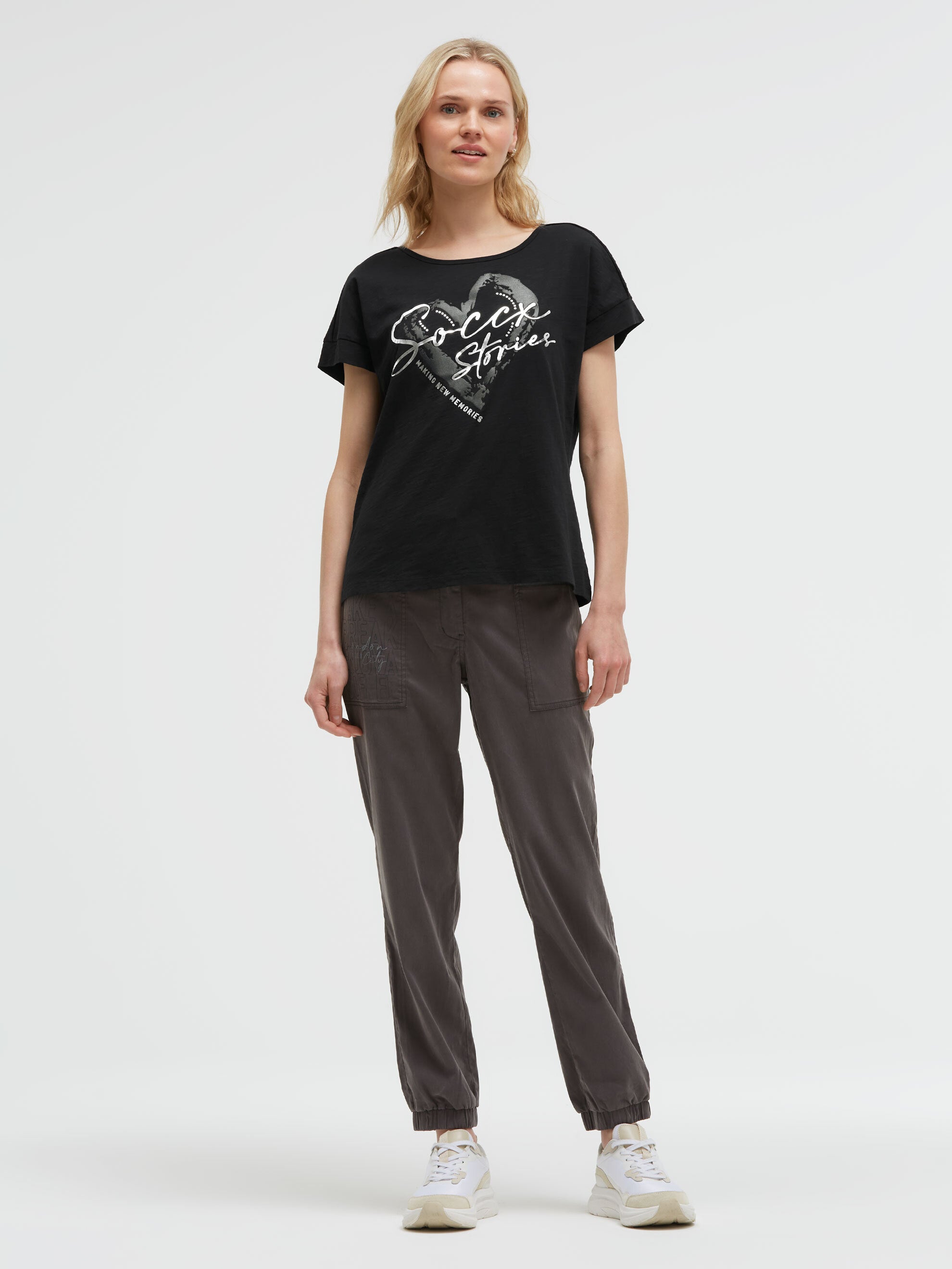 T-Shirt mit überschnittener Schulter und Folienprint black