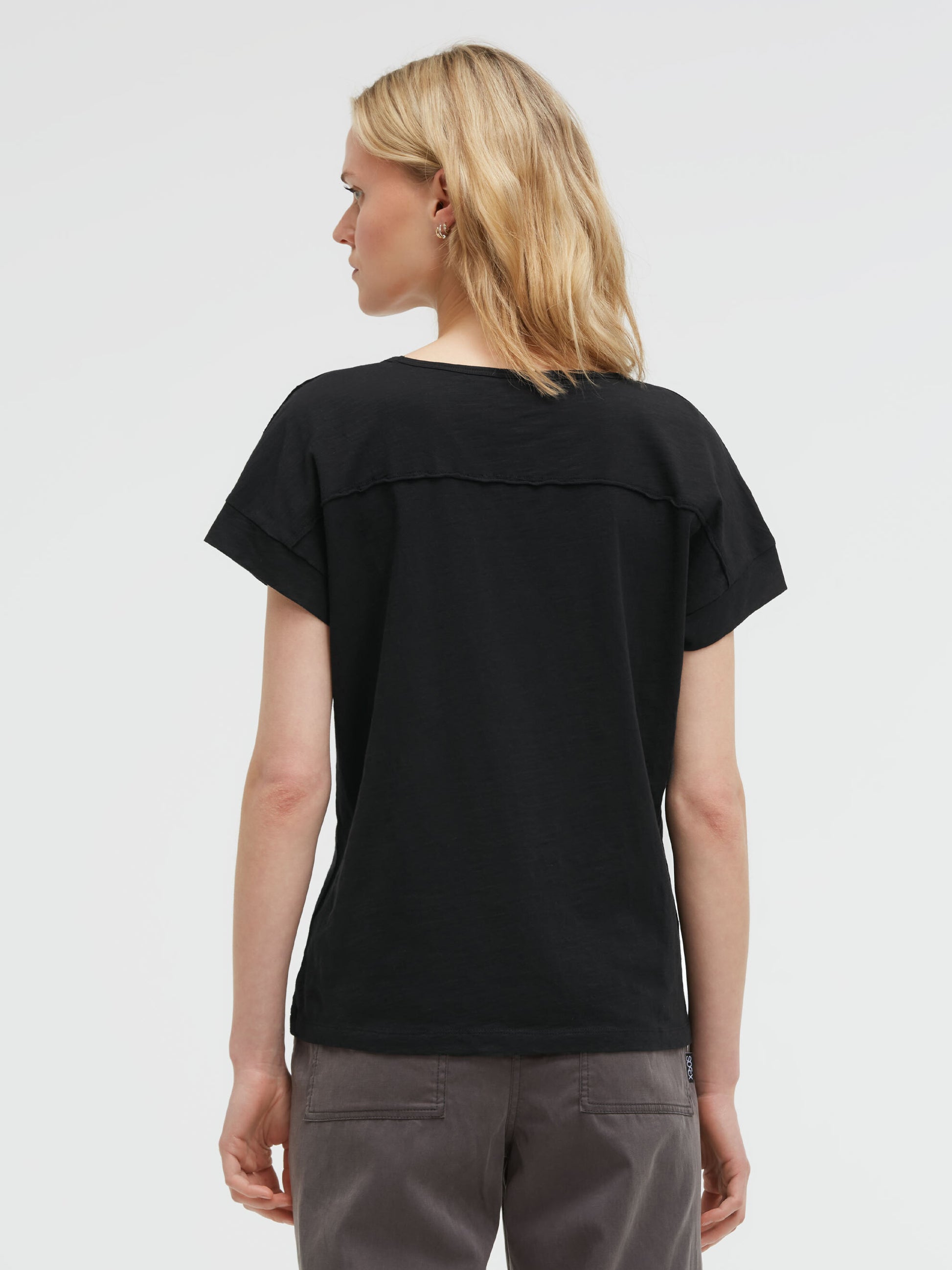 T-Shirt mit überschnittener Schulter und Folienprint black - 5