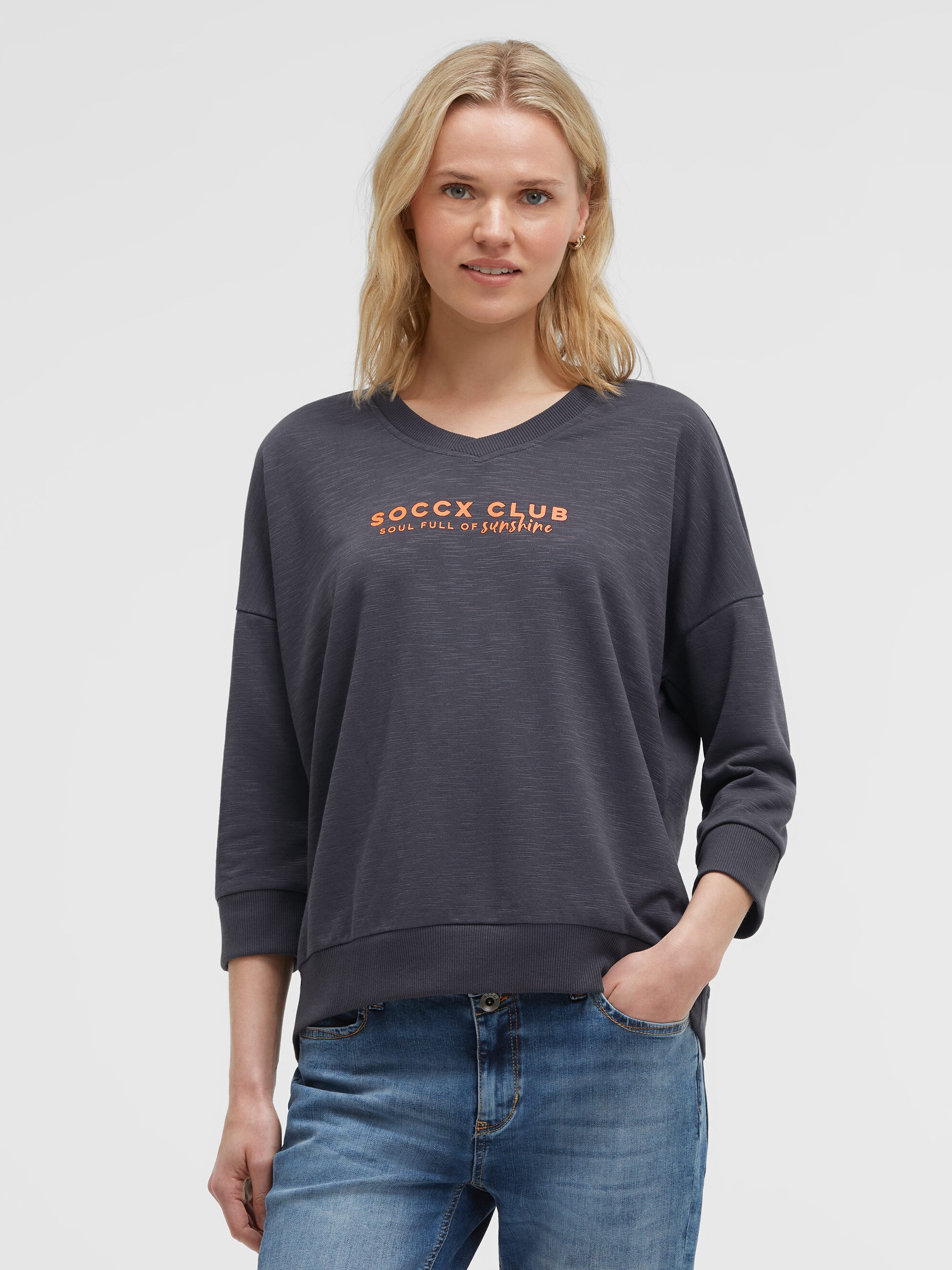 Bluza z dekoltem w serek i nadrukiem na plecach