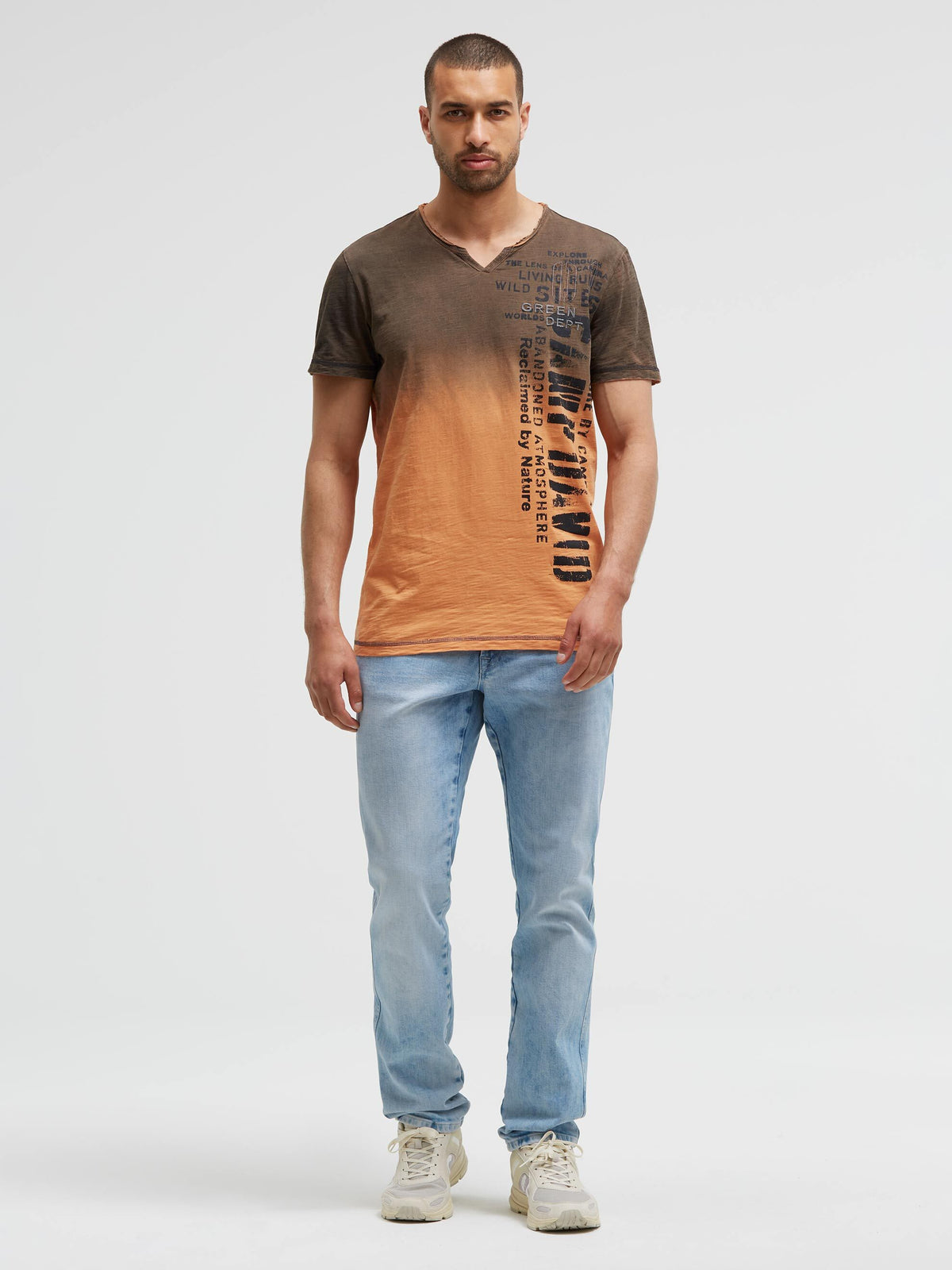 T-Shirt Sprayed Dip Dye mit Used Print mellow orange