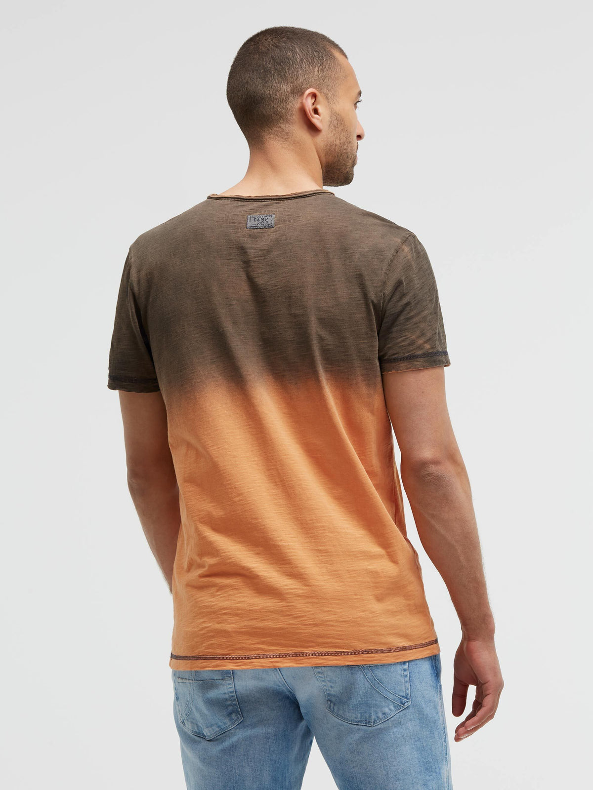 T-Shirt Sprayed Dip Dye mit Used Print mellow orange